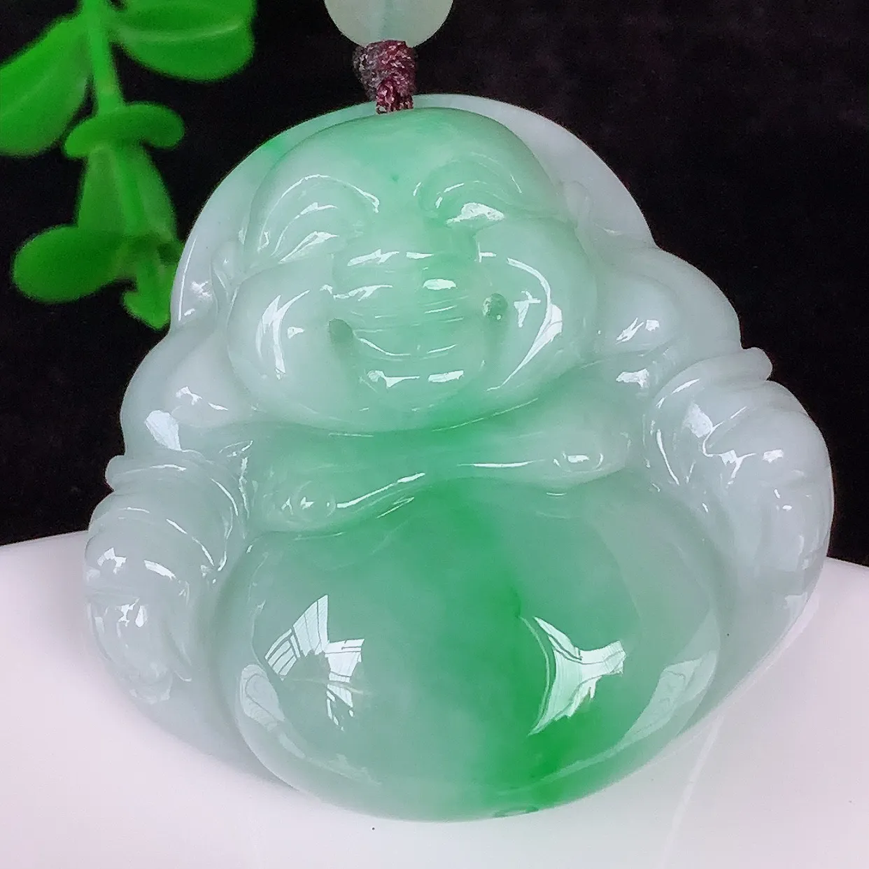 自然光实拍，厚装冰润冰糯种飘阳绿翡翠佛公吊坠，饱满， 佛公亦保平安，寓意有福（佛公）相伴，配戴优雅迷人！#46.3