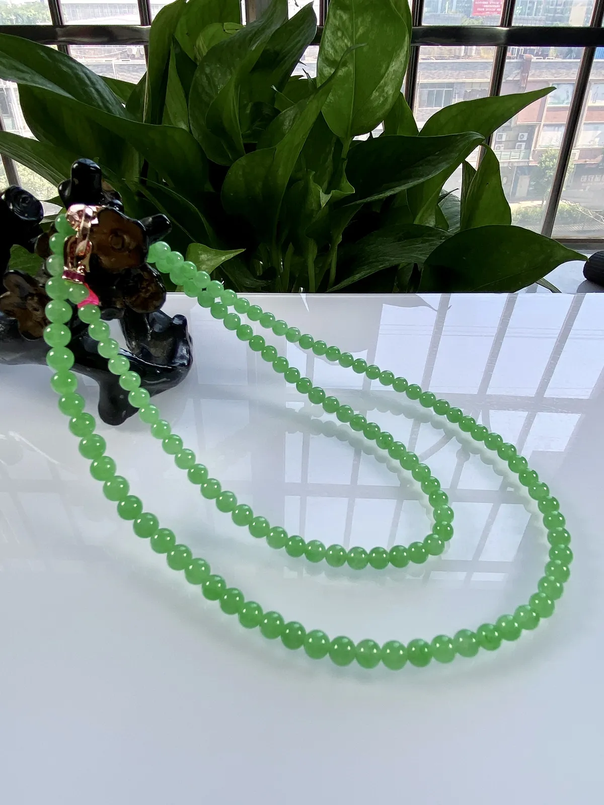 收藏级别，缅甸天然翡翠A货，卡5.4高冰种起光起胶满绿晴阳绿塔珠圆珠项链手链，尺寸：大珠5.4mm，小珠4.5mm，共128颗，长度600mm，重量：26.24g