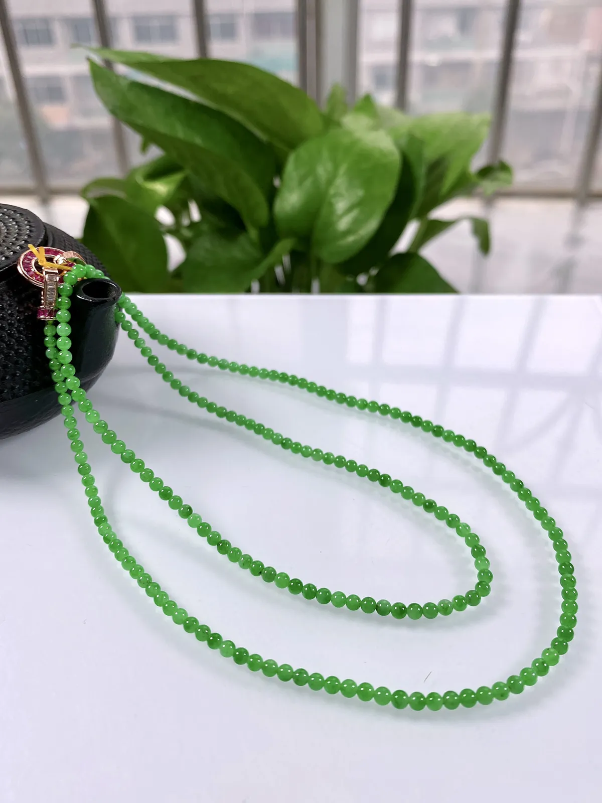 缅甸天然翡翠A货，冰种满绿正阳绿小米圆珠项链手链，尺寸：2.7mm/205颗，长度525mm，重量：8.06g
