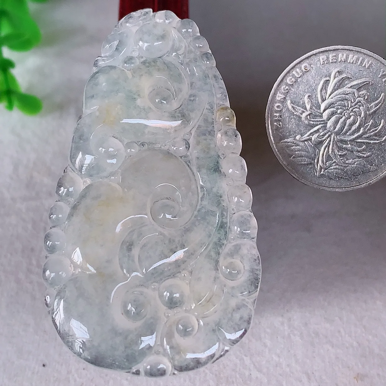 自然光实拍，大件冰种黄翡翡翠如意吊坠，翡翠如意，上身效果非常美，饱满大气，工艺美，万事如意， 如意一生 #46.29