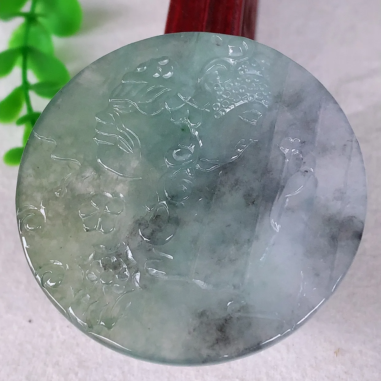 自然光实拍，冰润冰种乌鸡种翡翠一念之间吊坠，种老水足，翠色灵动，寓意美好， 佩戴时尚出众！#60.29