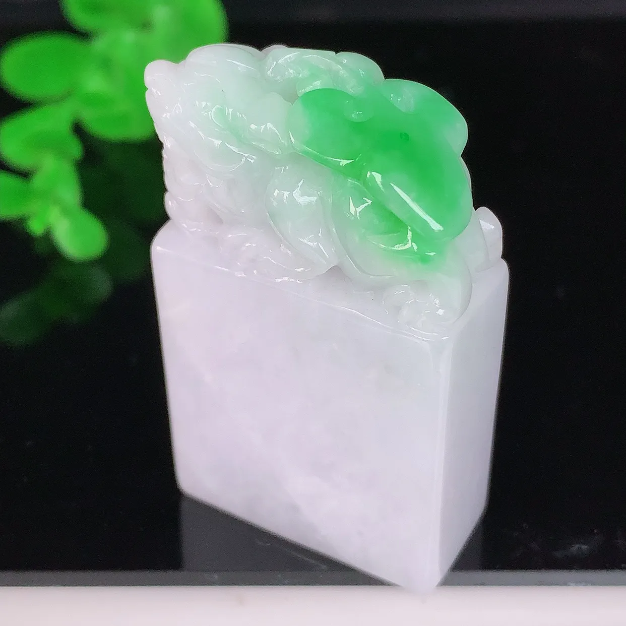 自然光实拍，冰润冰糯种飘阳绿招财貔貅印章吊坠，民间有“一摸貔貅运程旺盛，再摸貔貅财运滚滚，三摸貔貅平