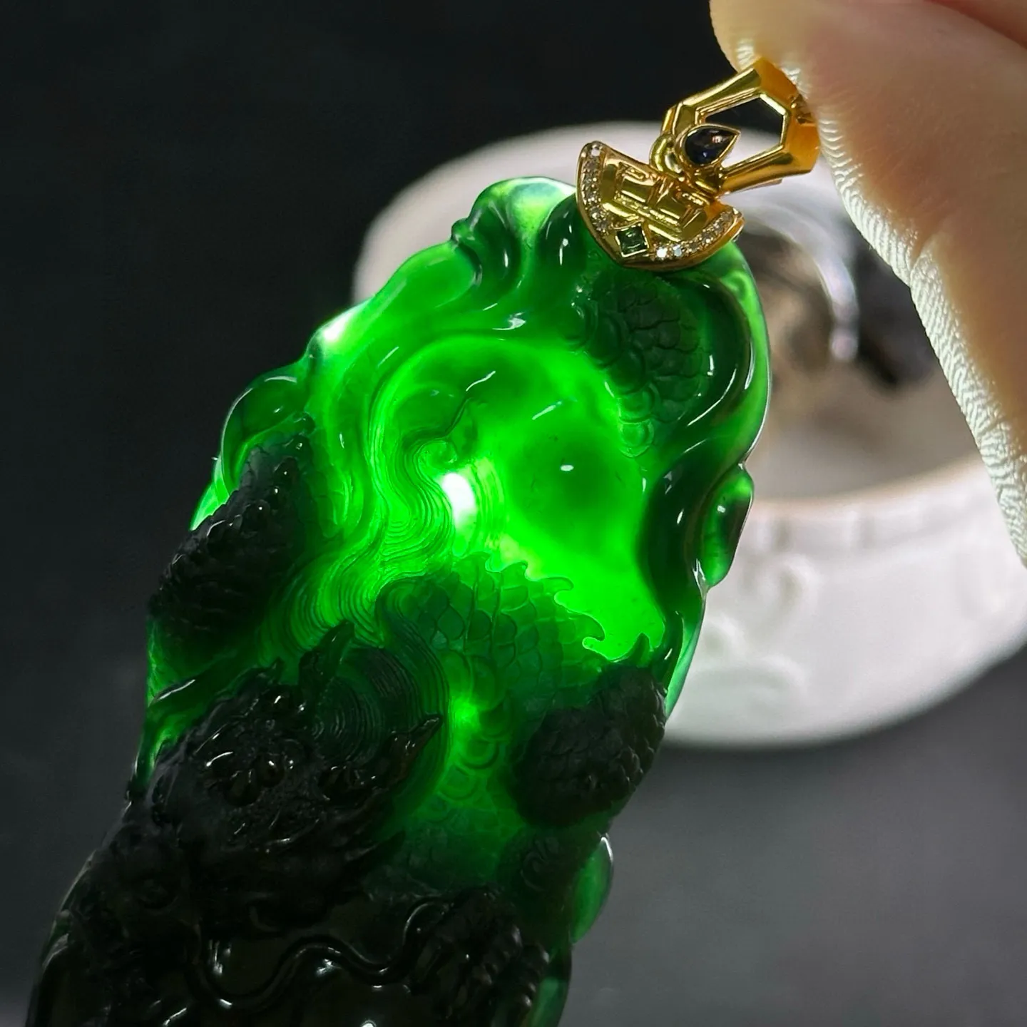 精品18k墨翠龙牌 打灯通透 油性十足 黑度极好