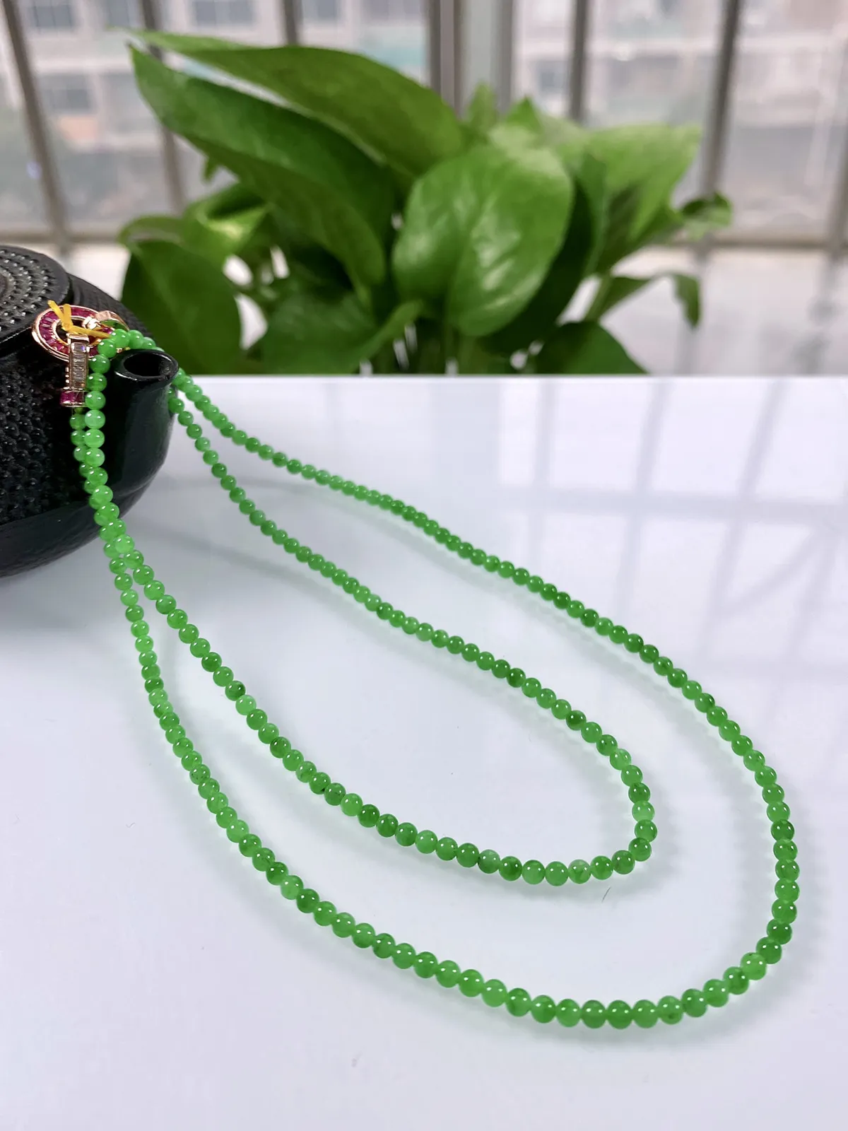 缅甸天然翡翠A货，冰种满绿正阳绿小米圆珠项链手链，尺寸：2.7mm/205颗，长度525mm，重量：8.06g