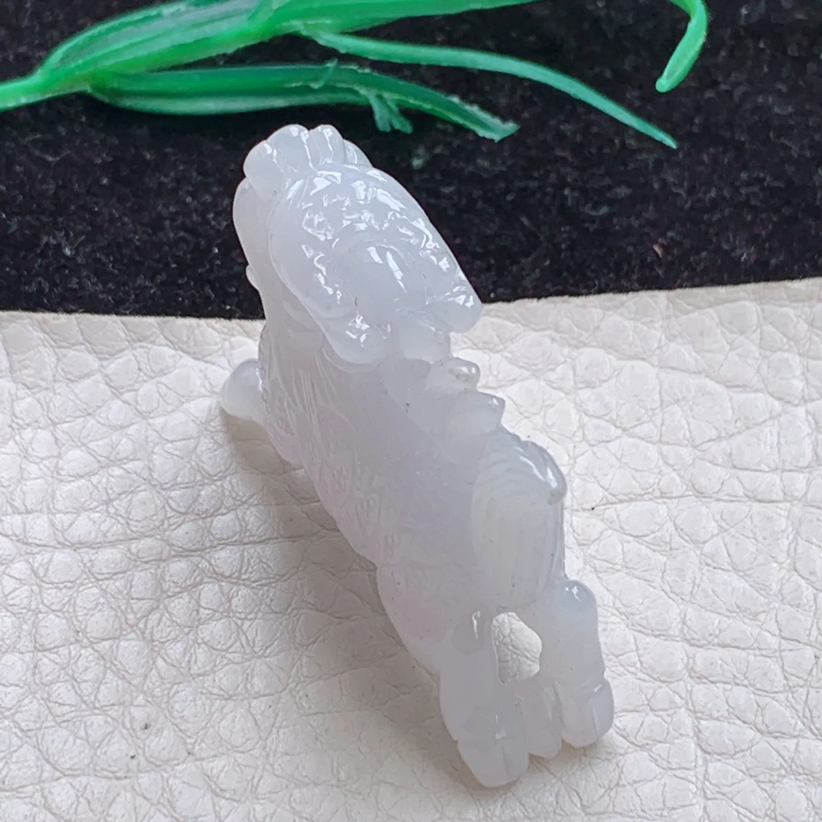 mf实拍40.5*29.5*12.6翡翠A货白色麒麟送瑞立体精雕瑞兽吊坠