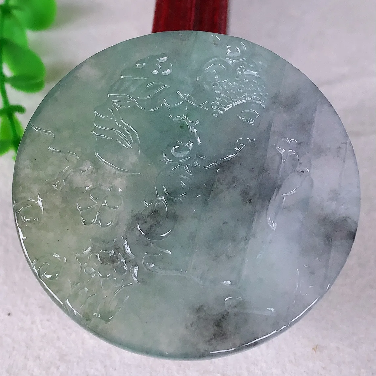 自然光实拍，冰润冰种乌鸡种翡翠一念之间吊坠，种老水足，翠色灵动，寓意美好， 佩戴时尚出众！#60.29