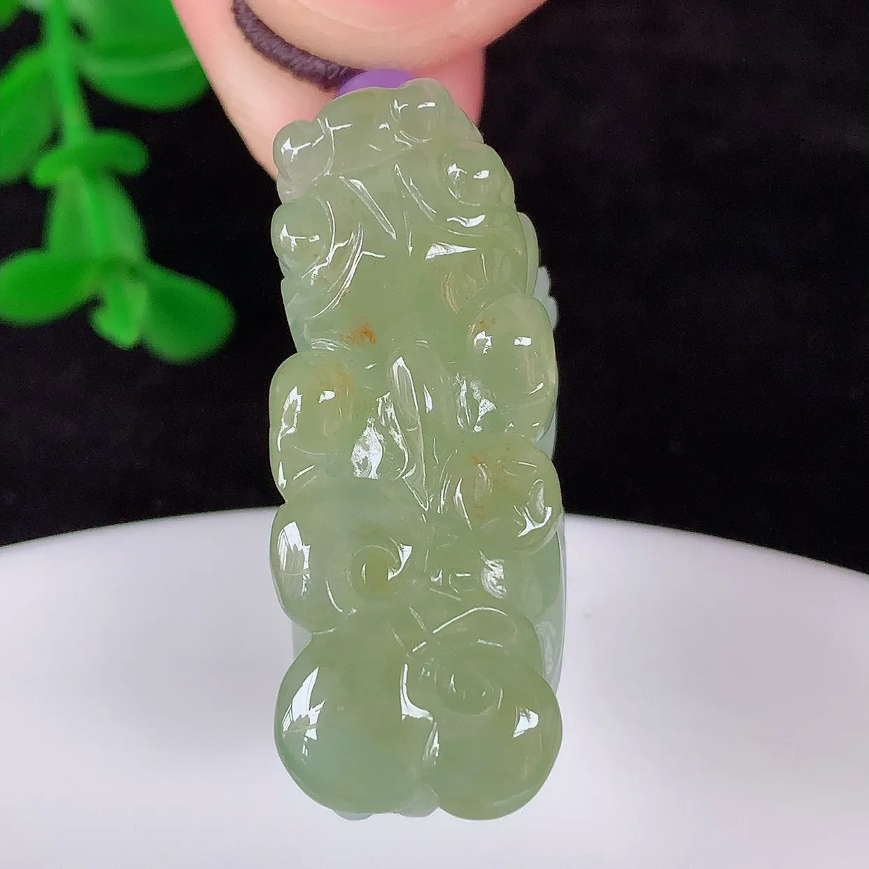 自然光实拍，冰润黄翡翡翠招财貔貅吊坠，民间有“一摸貔貅运程旺盛，再摸貔貅财运滚滚，三摸貔貅平步青云 ”的 美好祝愿。#57.29