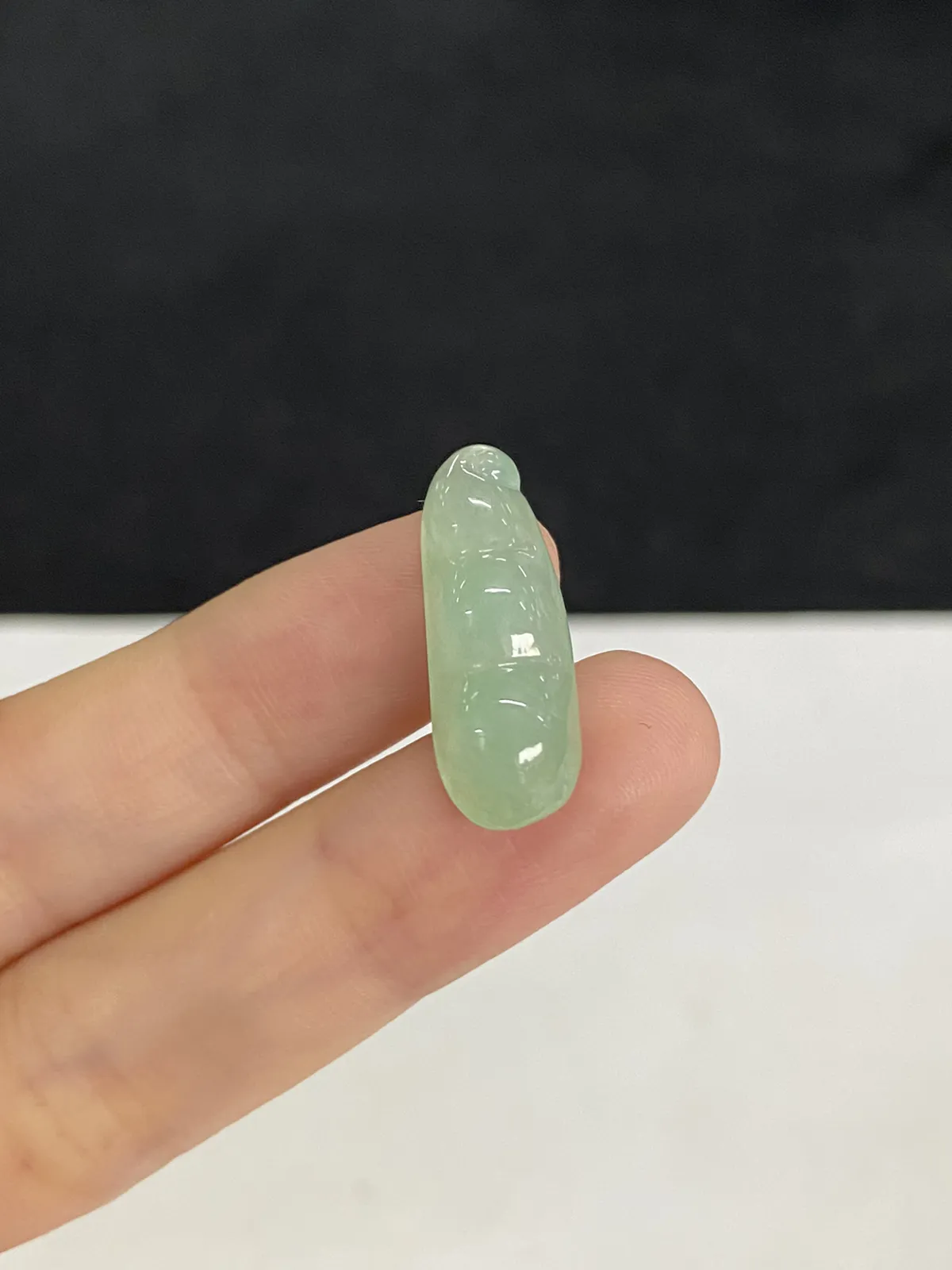 翡翠挂坠丝丝阳绿非常好整体颜色均匀
