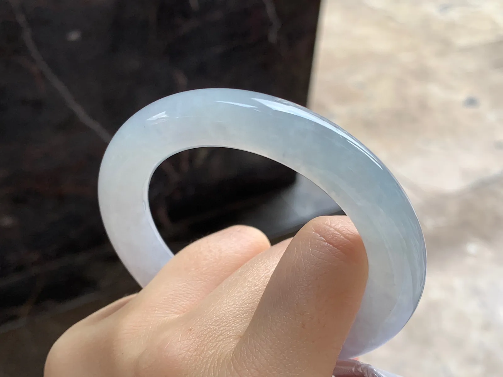 冰圆条手镯
尺寸：54.8-11.5mm
种水好 小清新 上手好看
