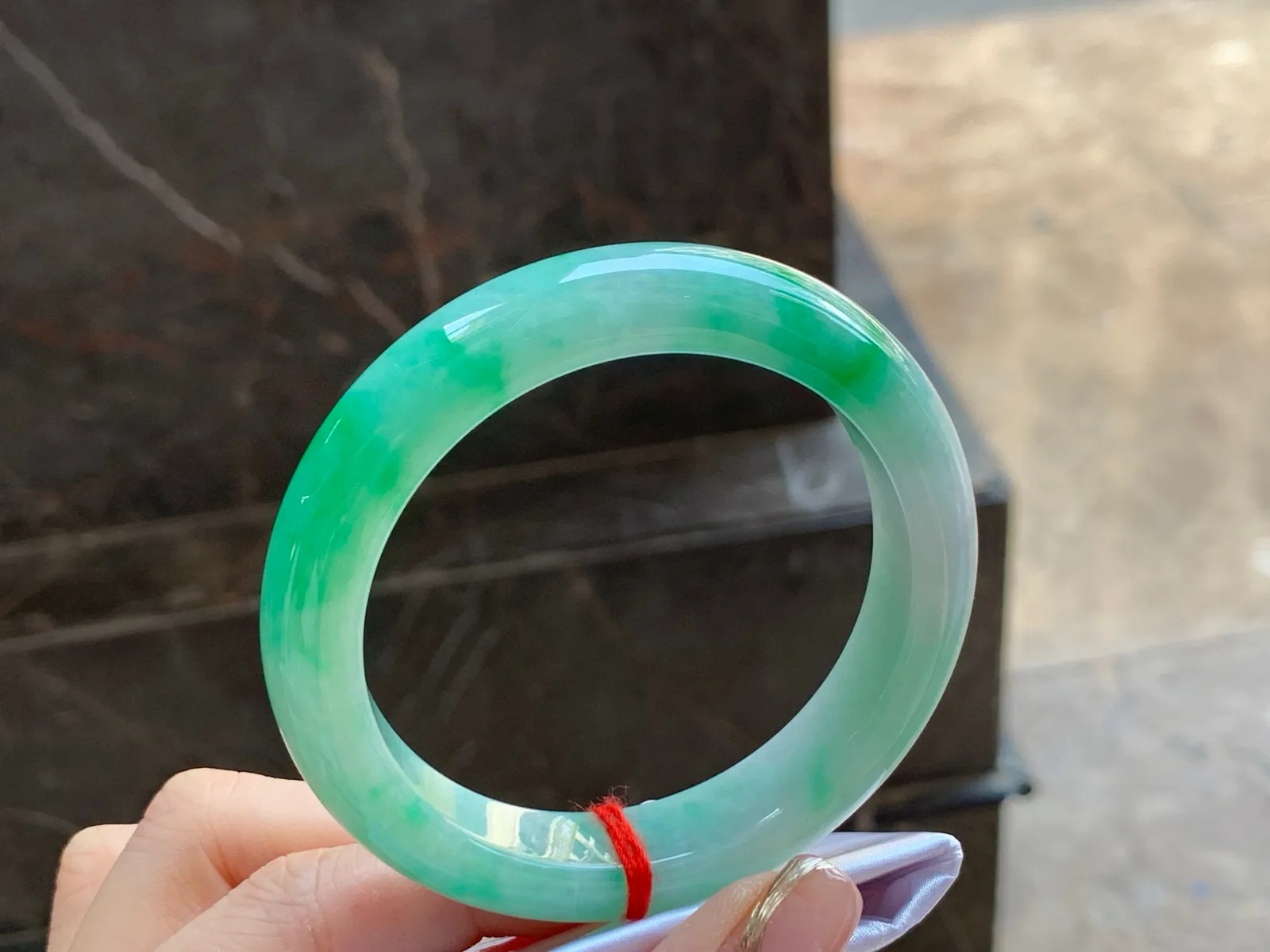 带色手镯
干净清爽 56.5/12.7/9.2mm
