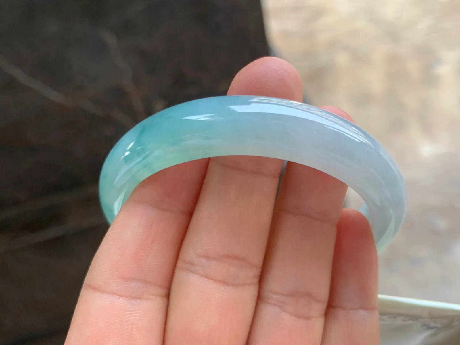 52.5-12-7mm
飘花贵妃手镯 种好细腻 正圈50可戴