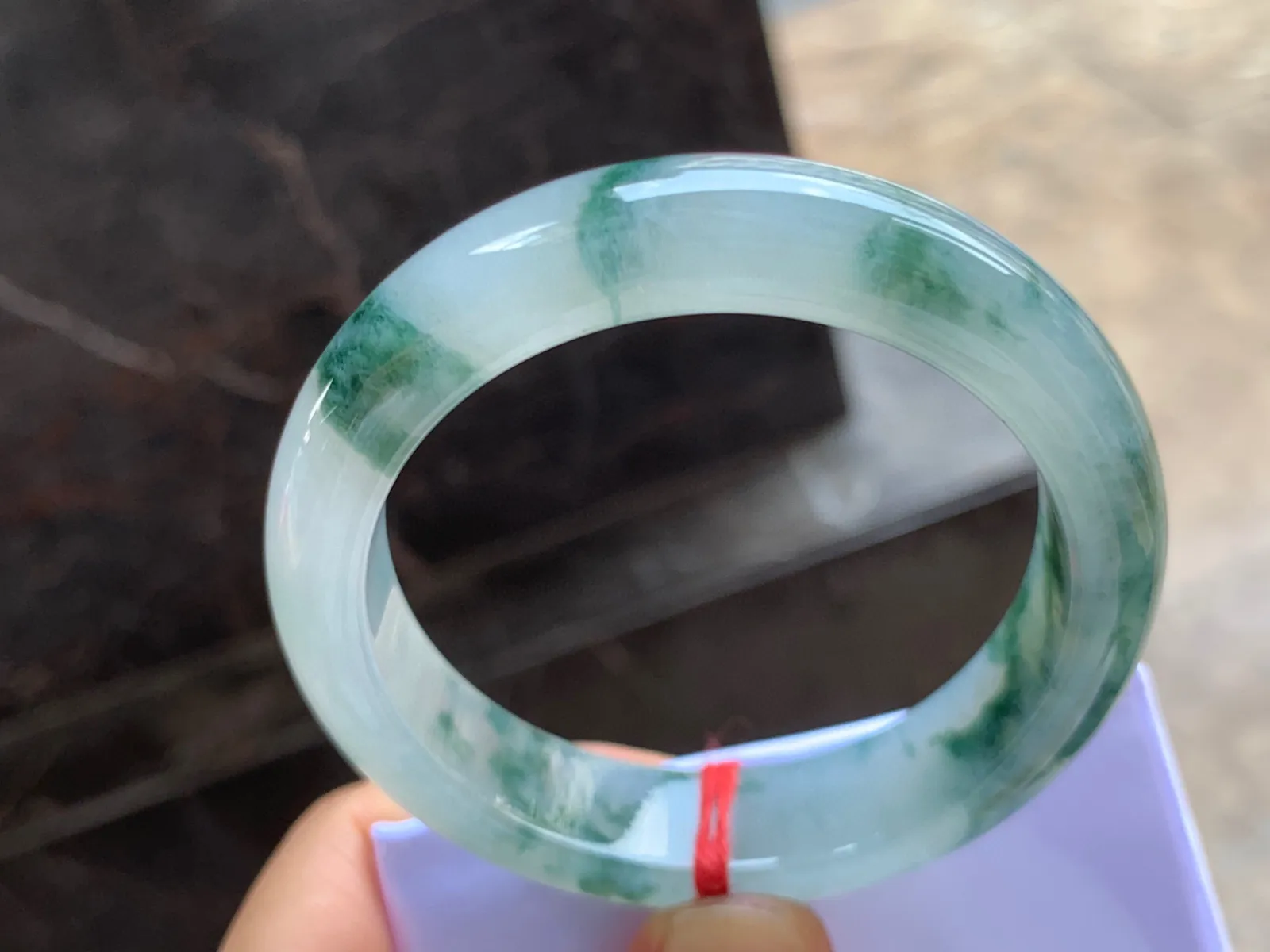 53-13-8.5mm
冰种飘花手镯 水润冰透 花色均匀灵动