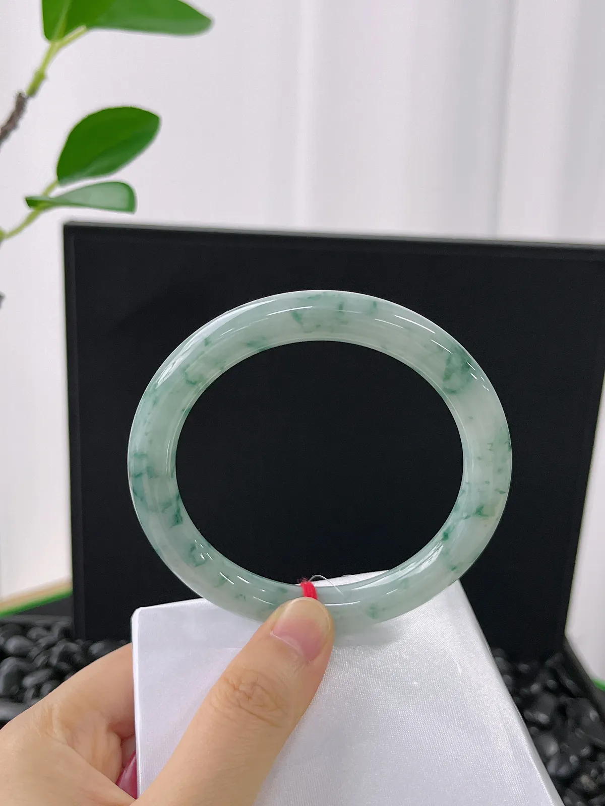 圆镯58圈口，糯种飘蓝花手镯