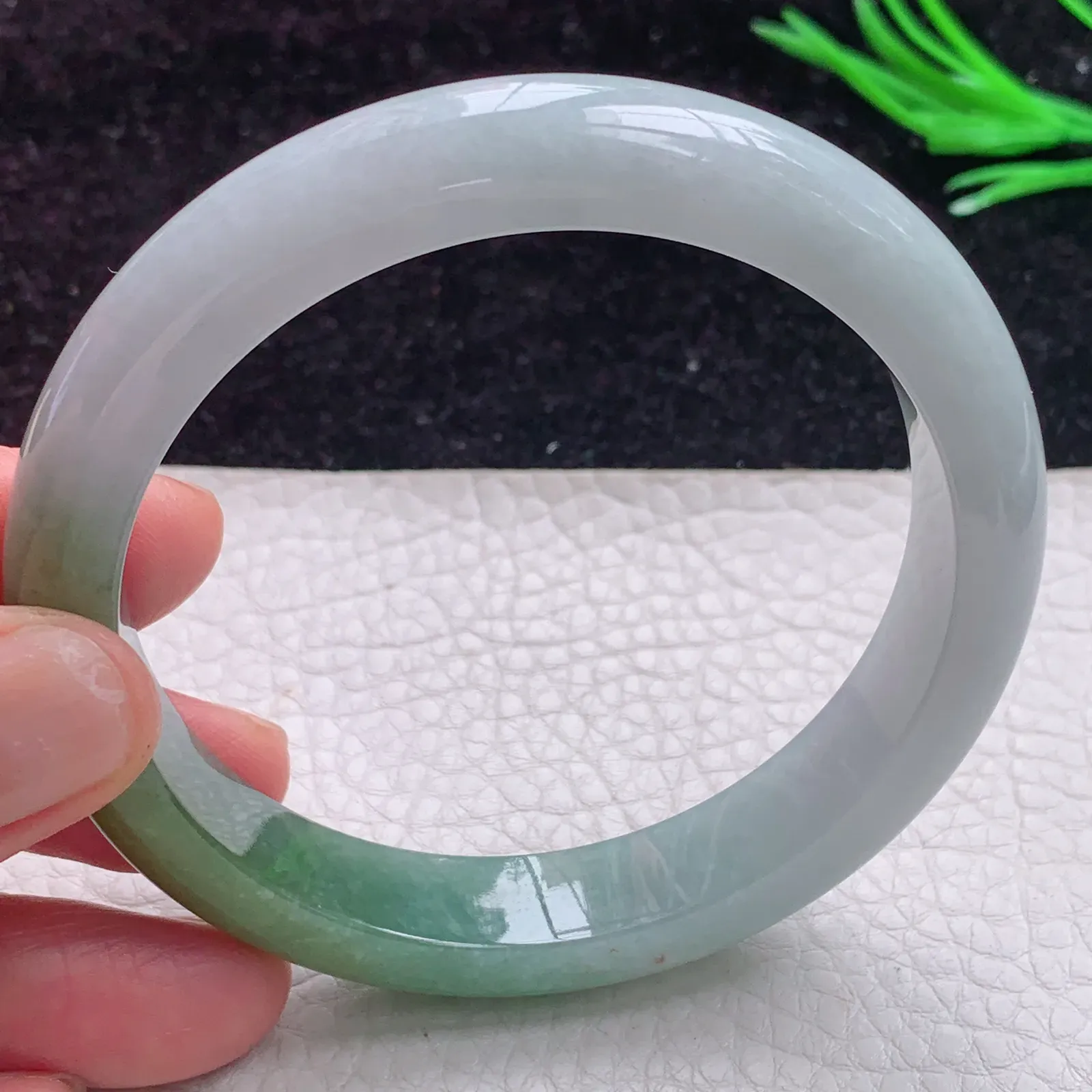 js实拍 大圈口61*12*8.5天然缅甸翡翠A货双彩宽边玉镯 玉手镯