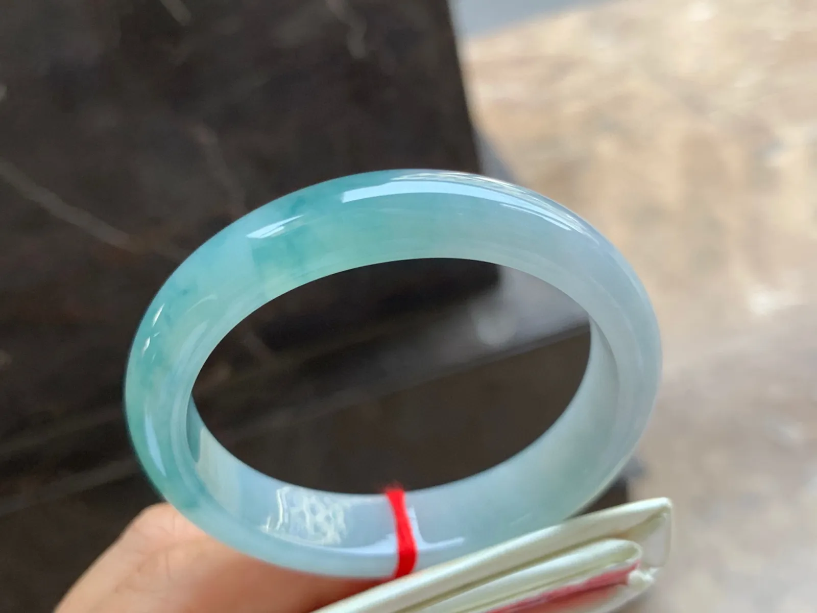 52.5-12-7mm
飘花贵妃手镯 种好细腻 正圈50可戴
