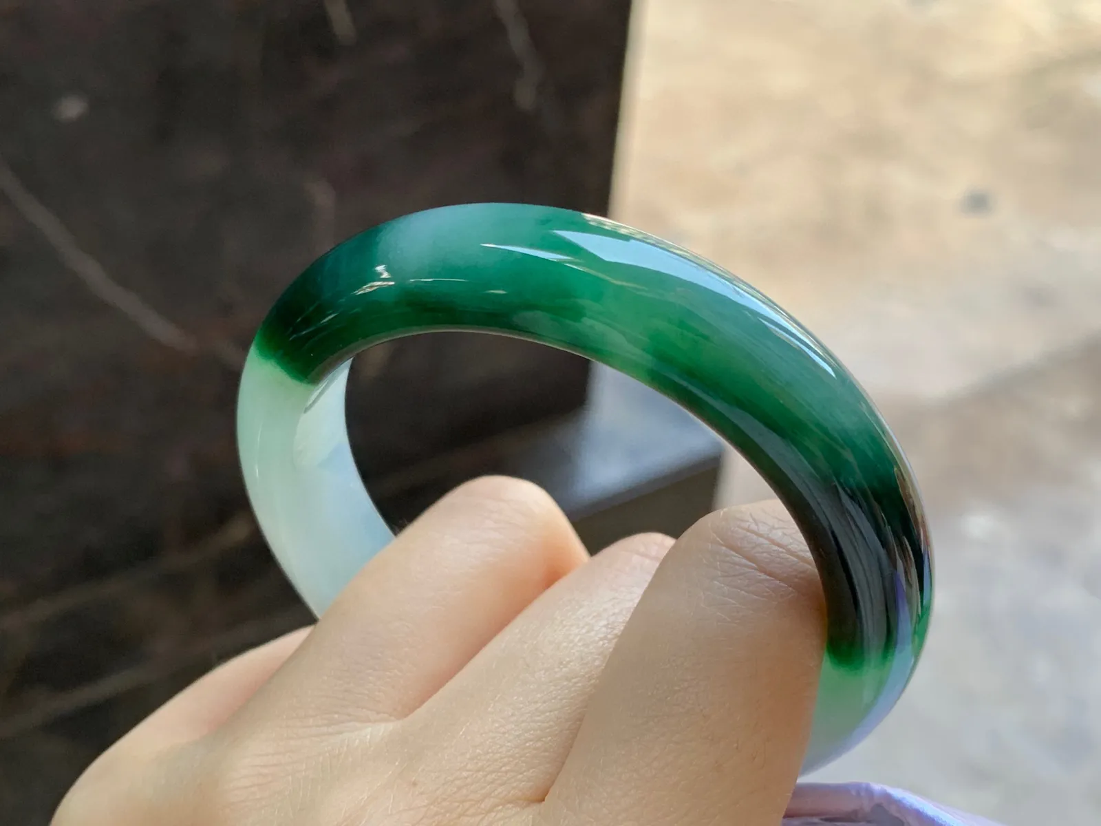 带色特色手镯
尺寸：53-12.6-8mm
料子细腻干净～有特色上手好看