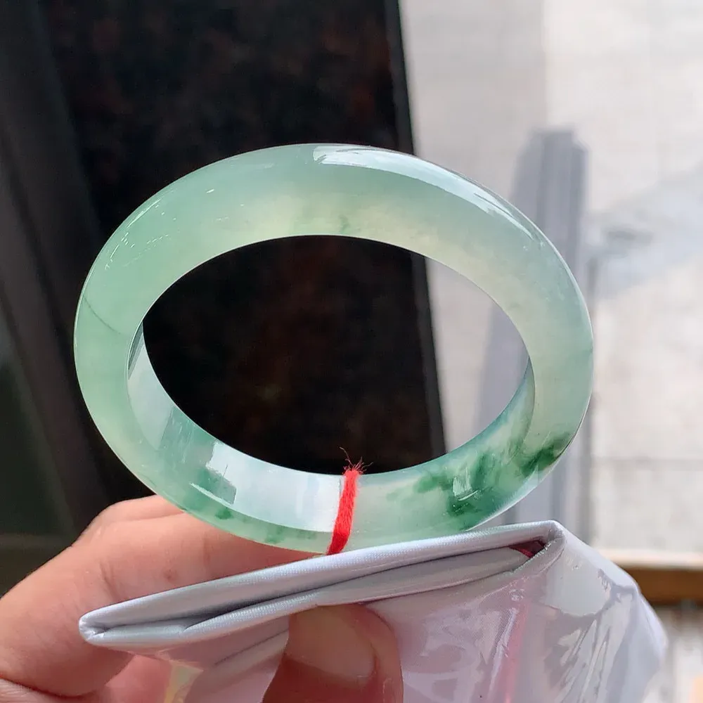 正圈高冰飘花 一丝色根 尺寸:55.9/13/8.4 花美 种水好️️