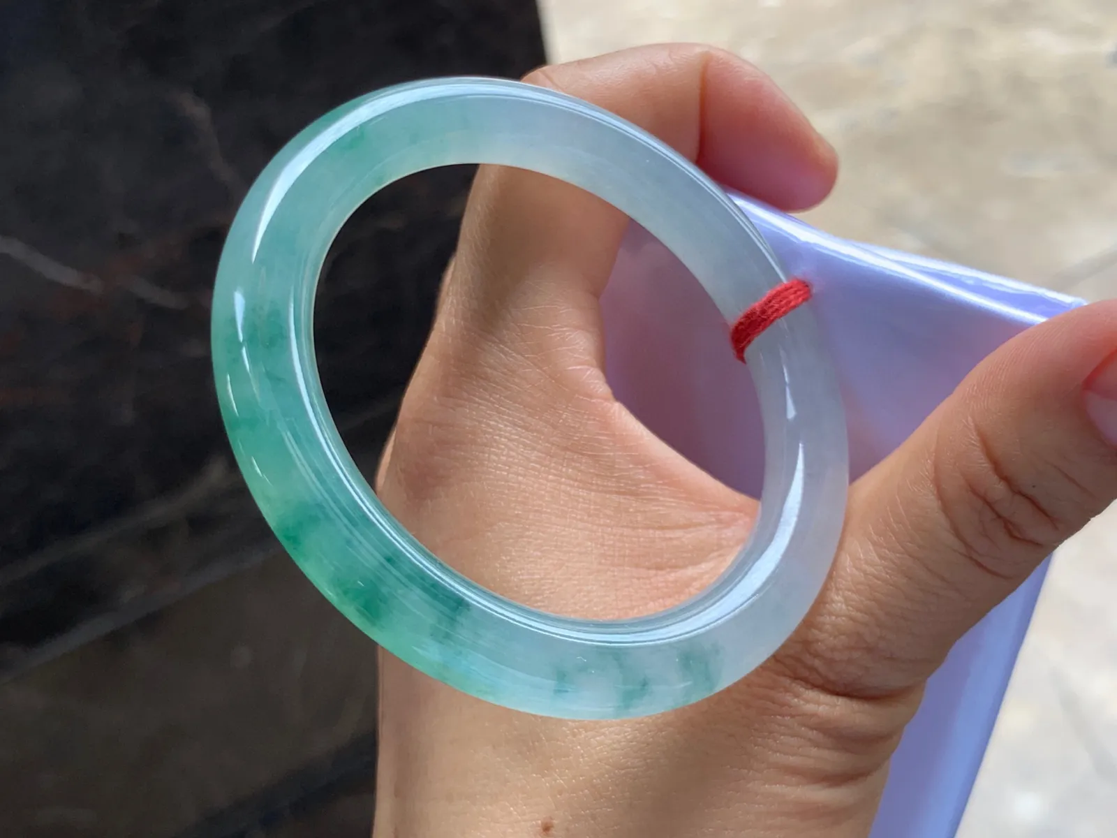 53.5-9mm
冰种飘花圆条手镯 冰透起胶 花色灵动