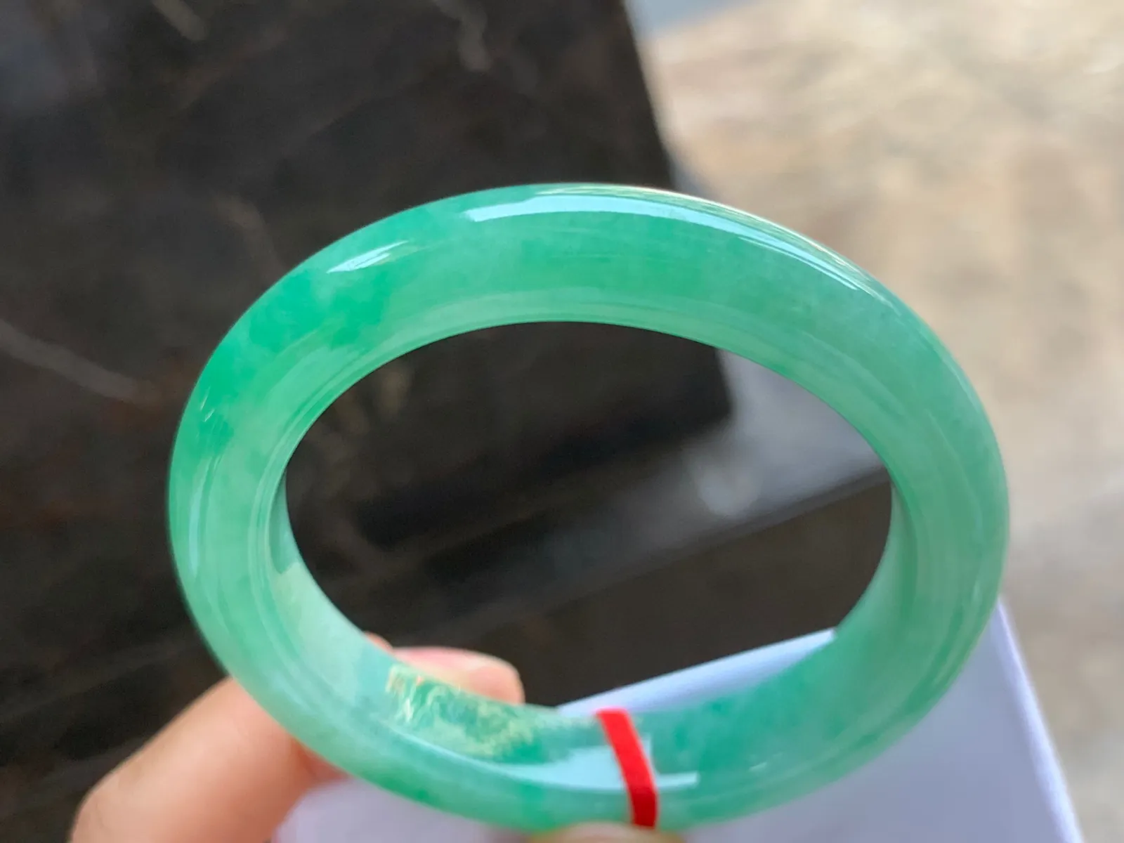 53-11.5-8.5mm
带色贵妃手镯 种好细腻 色满 正圈50/51可戴