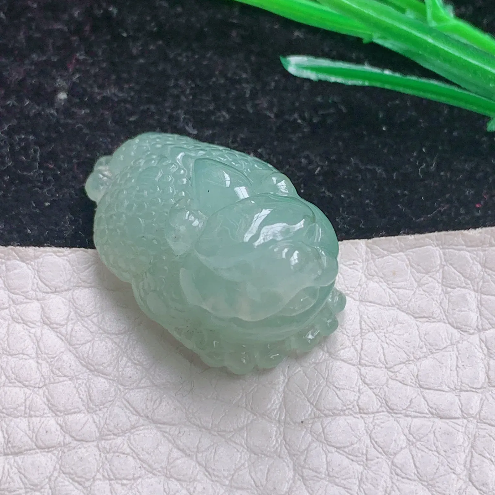 mf实拍31*20*15.5缅甸翡翠A货冰胶晴美三脚蟾玉吊坠 玉挂件