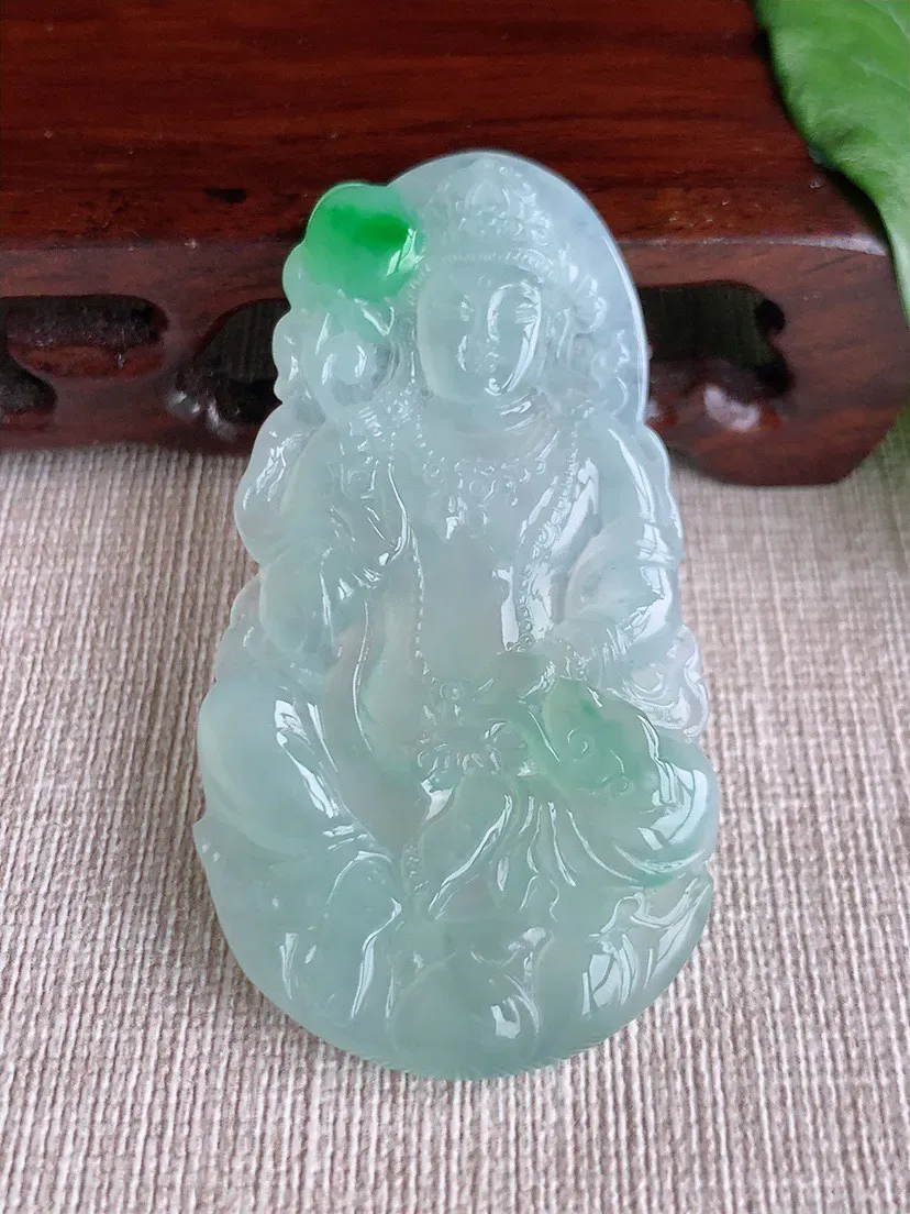缅甸a货翡翠ddj老坑冰种飘绿大势至菩萨吊坠 整体60.5×32.7×5.2mm 20.28
