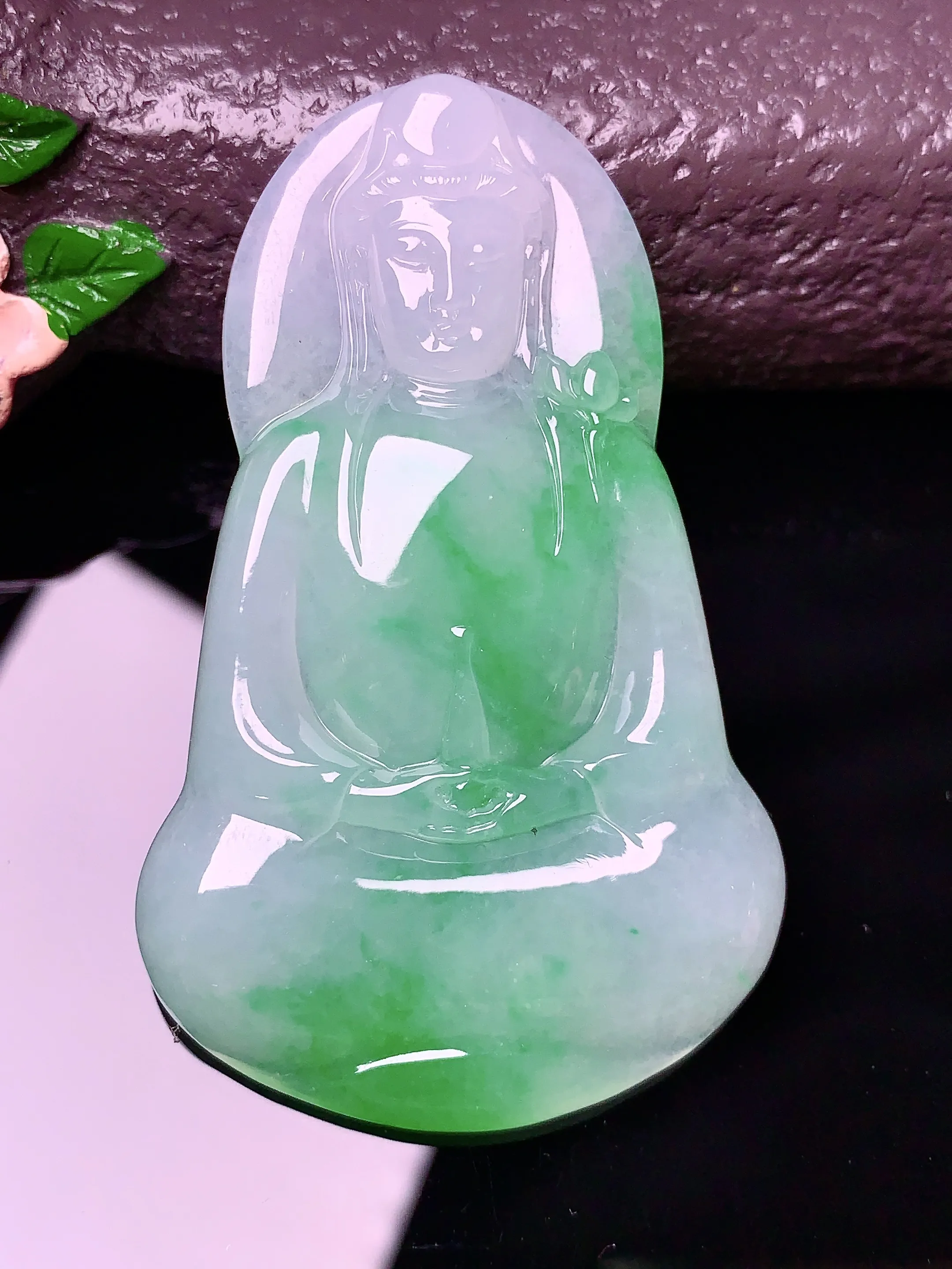 飘绿观音吊坠 玉质细腻 色泽清新艳丽 整体尺寸60*37.5*6
