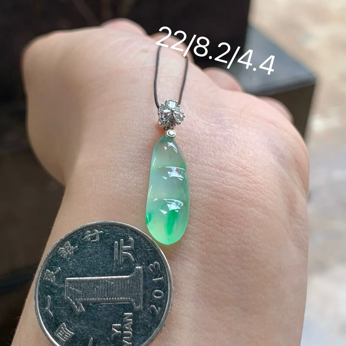 冰种带色福豆
金扣 精致