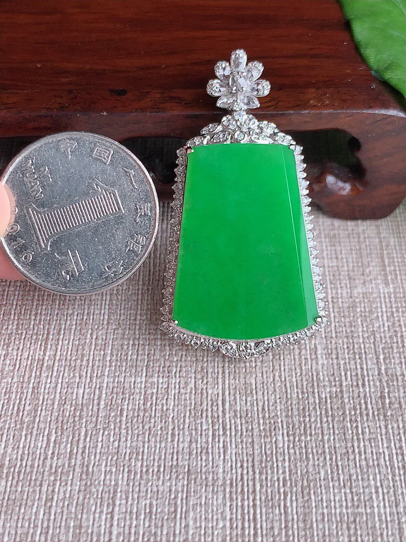 缅甸a货翡翠ddj老坑冰种18K金镶嵌阳绿无事牌吊坠 整体47.6×26×10.6裸石29.2×21mm 11.94