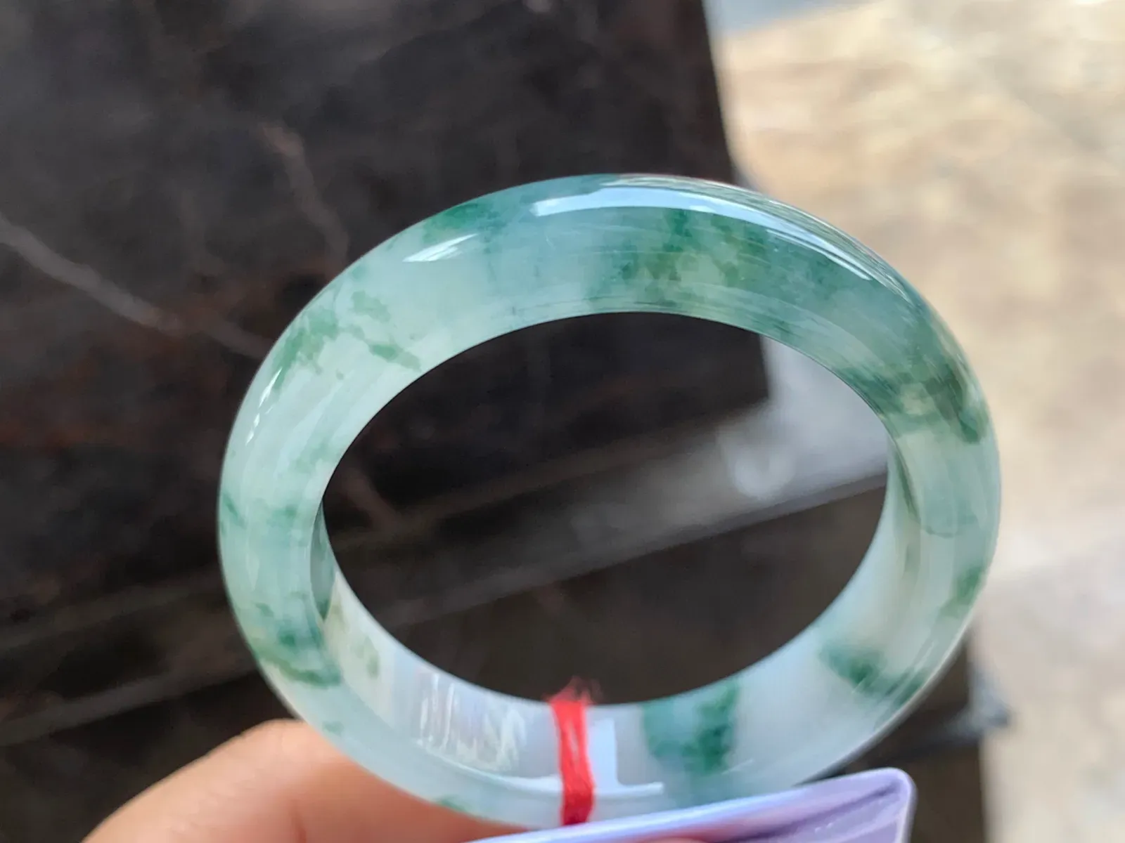 53-13-8.5mm
冰种飘花手镯 水润冰透 花色均匀灵动