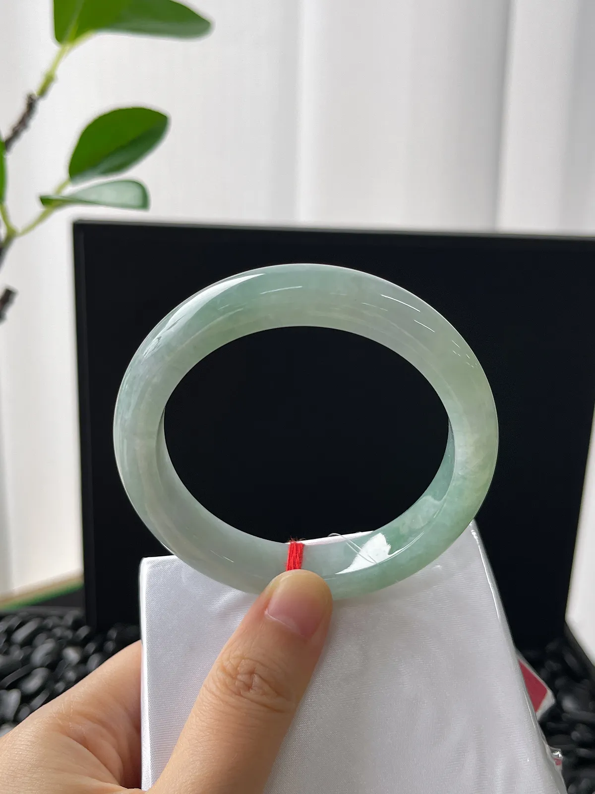 正圈55.7圈口，翡翠冰糯种绿色手镯