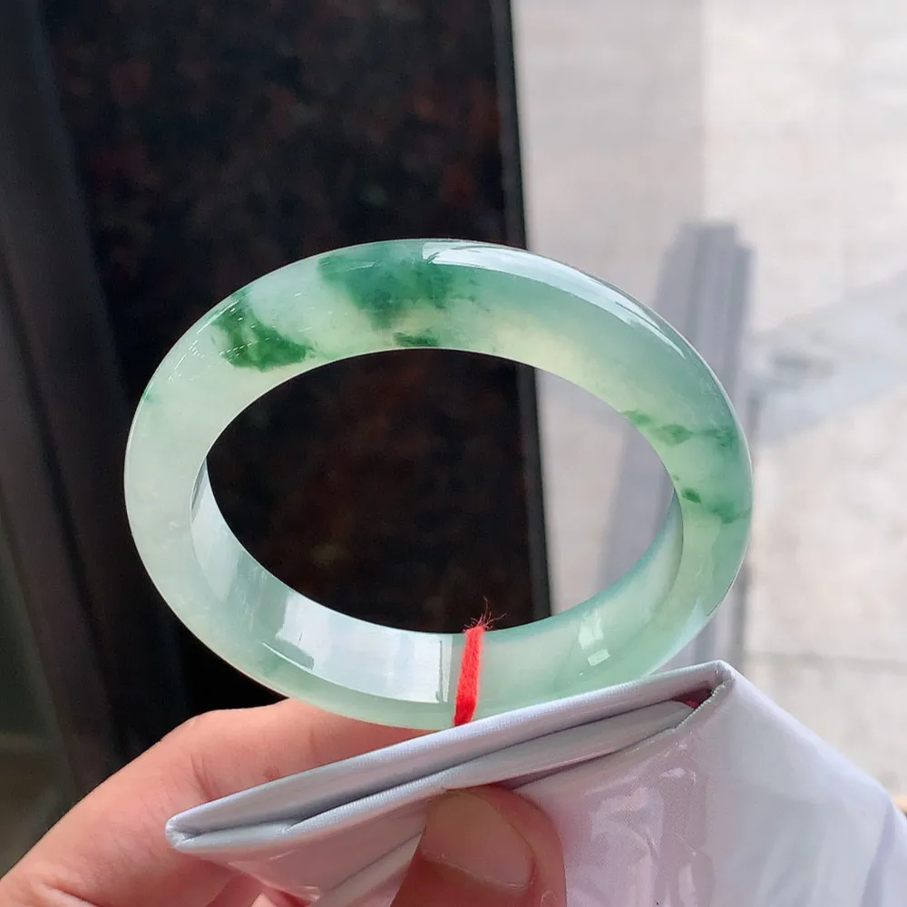 正圈高冰飘花 一丝色根 尺寸:55.9/13/8.4 花美 种水好️️