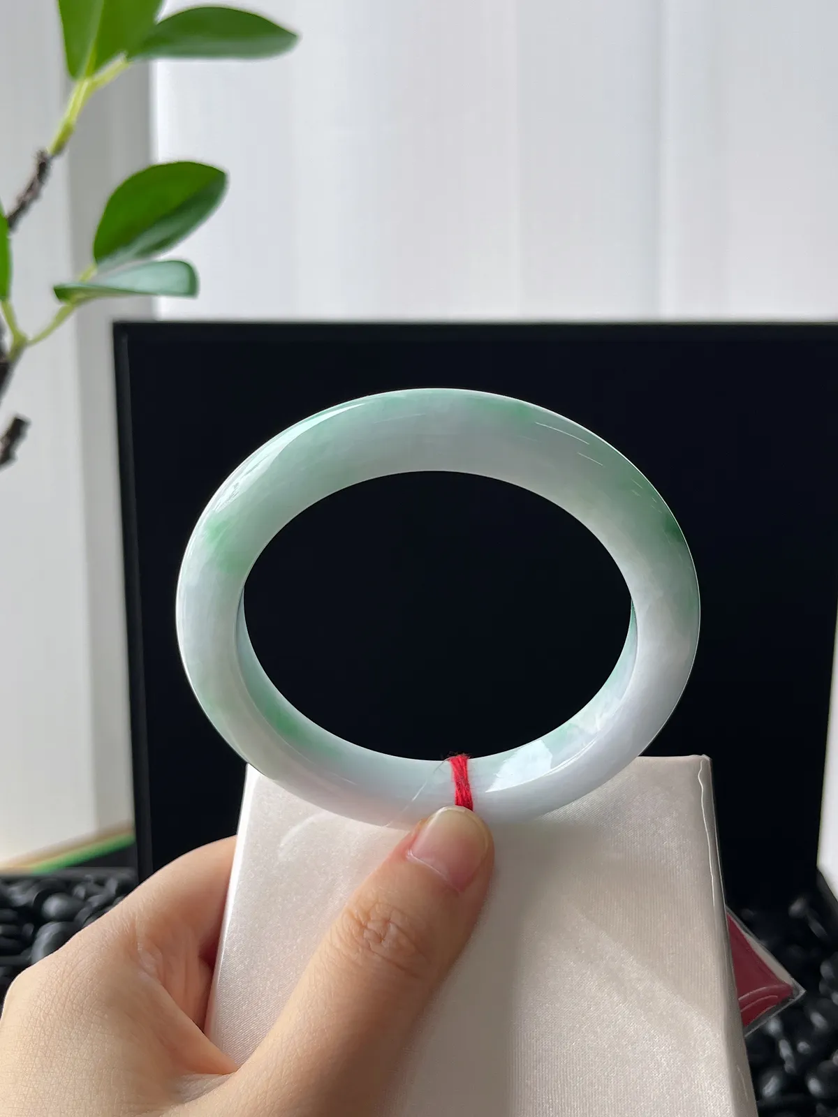 正圈59圈口，翡翠糯化种飘绿手镯