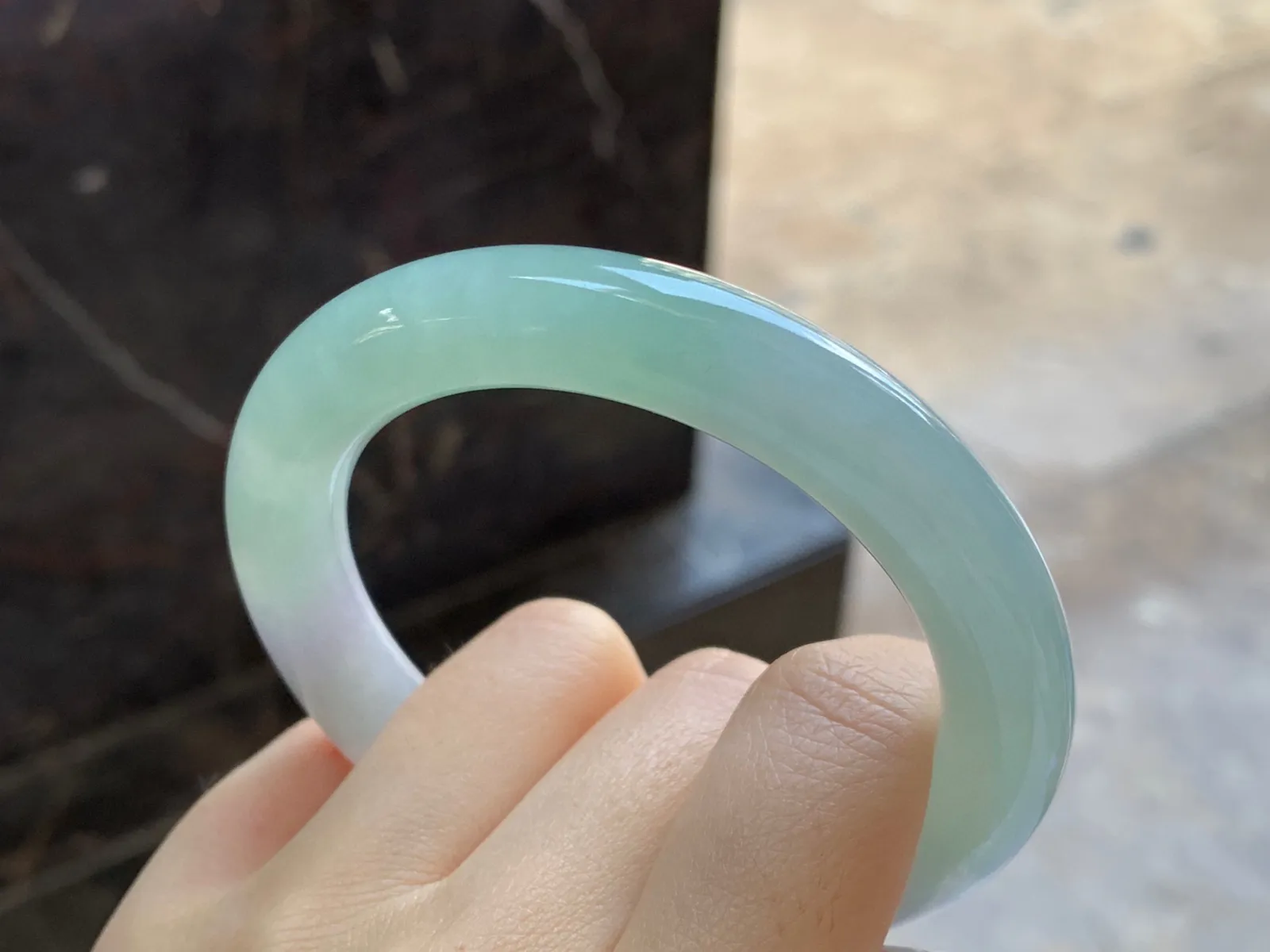 晴水圆条手镯
尺寸：56-10.8mm
水润十足～小清新 上手好看