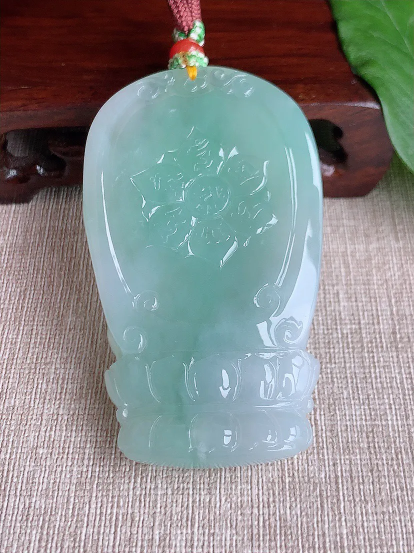 缅甸a货翡翠ddj老坑冰种晴绿观音吊坠 整体68.6×40.6×12.2mm 69.85