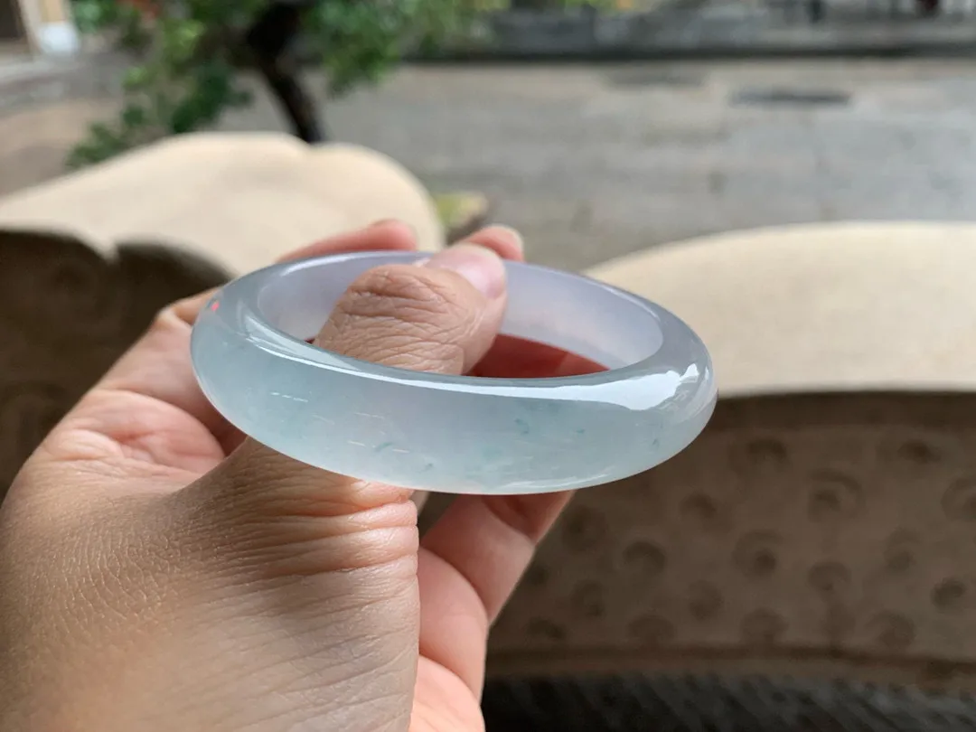 正圈  稍带天然棉根 不影响 尺寸:53.1/12.3/8.3  荧光闪闪 冰透起刚光 高品质 