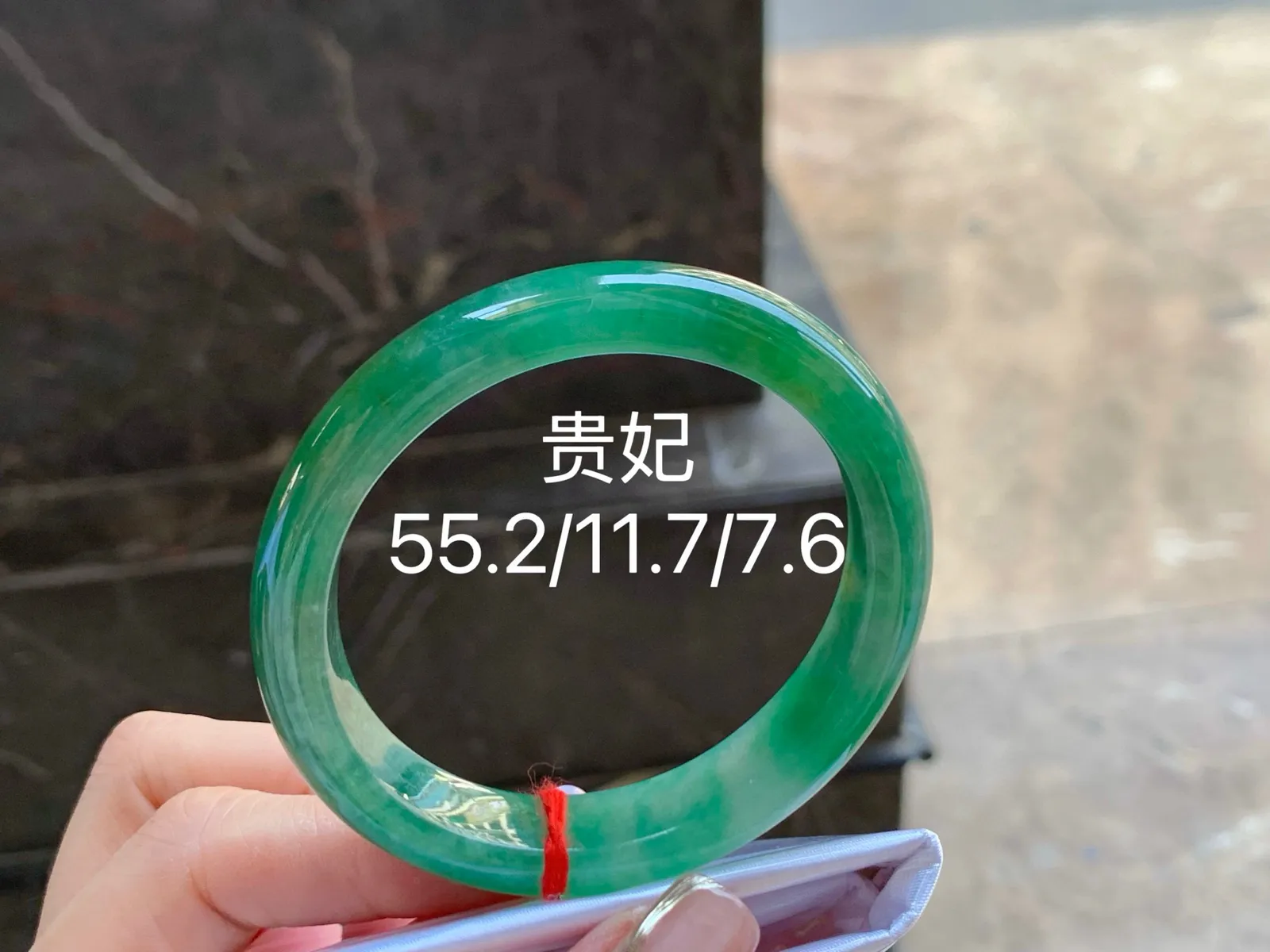 带色贵妃镯
清爽独特 55.2/11.7/7.6mm