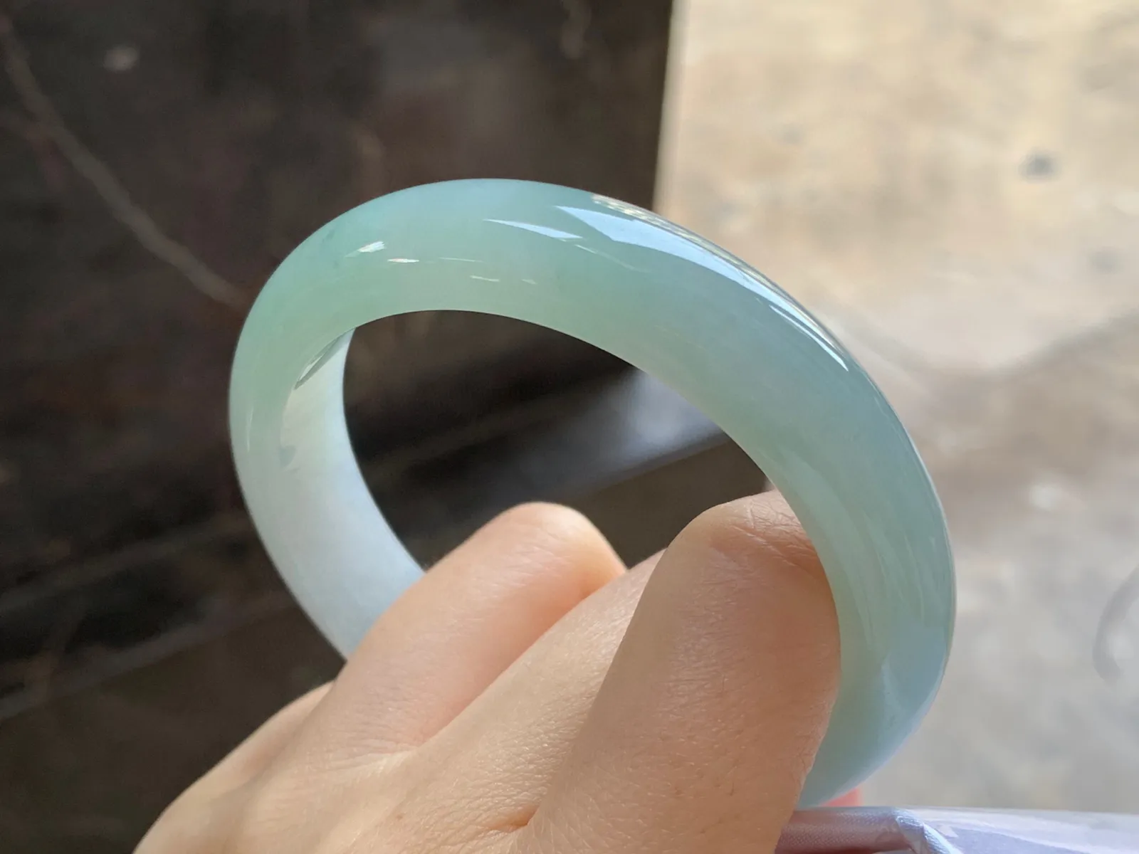 细糯手镯
尺寸：56-13.2-8.2mm
肉质细腻干净～上手好看