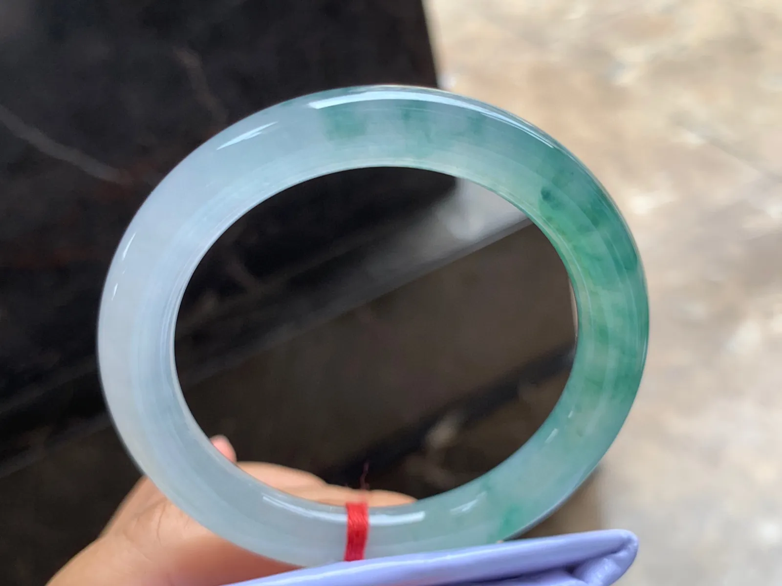 53.5-9mm
冰种飘花圆条手镯 冰透起胶 花色灵动