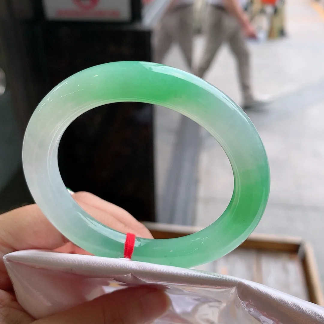 圆条高冰阳绿 无瑕 尺寸:53.6/10 种色俱佳