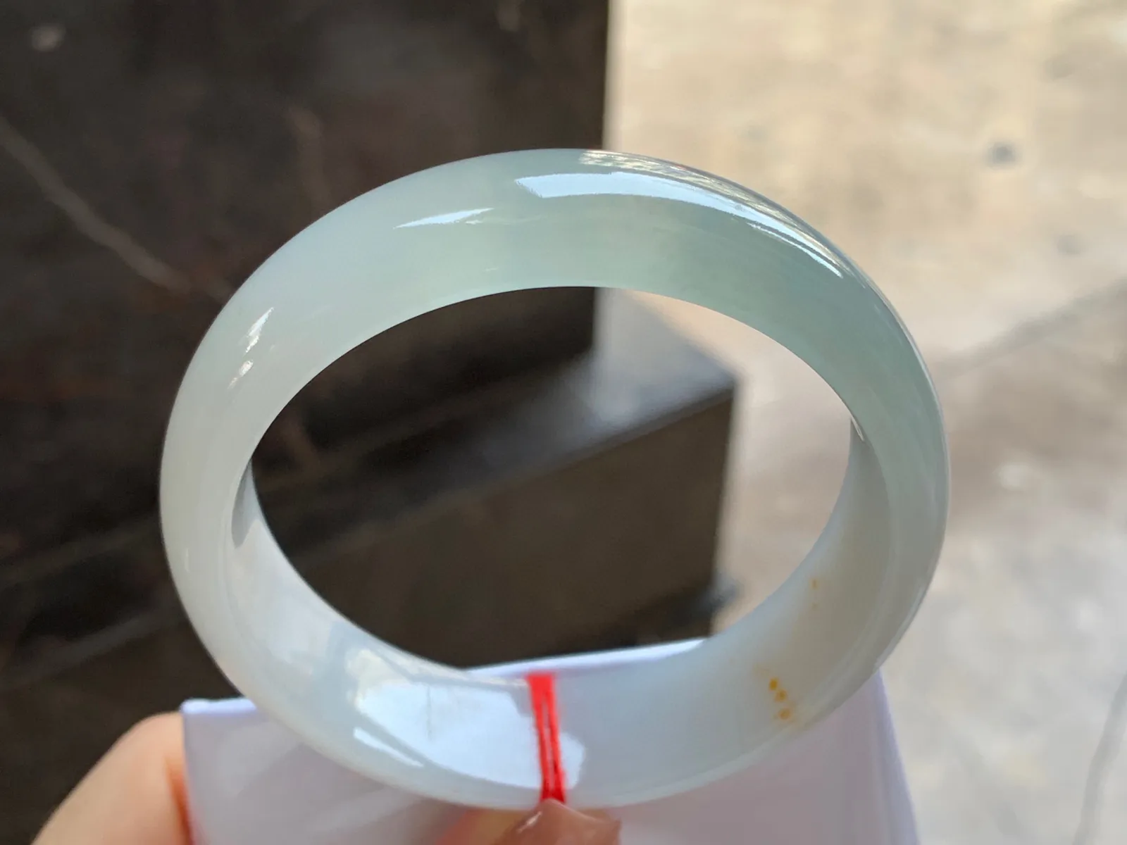 种水宽版手镯
尺寸：59-16.8-7.8mm
种水好 版型大气大圈口