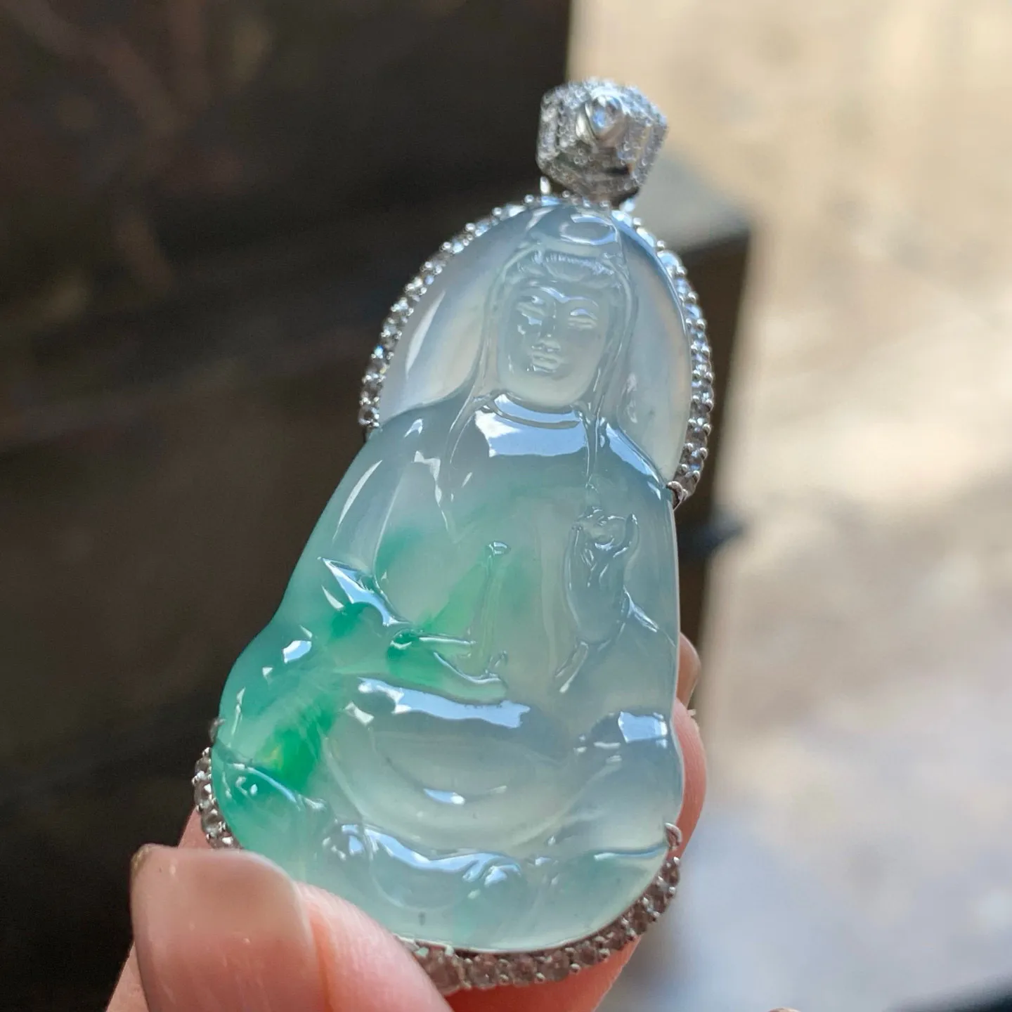 冰种色花观音
真金镶嵌 精致