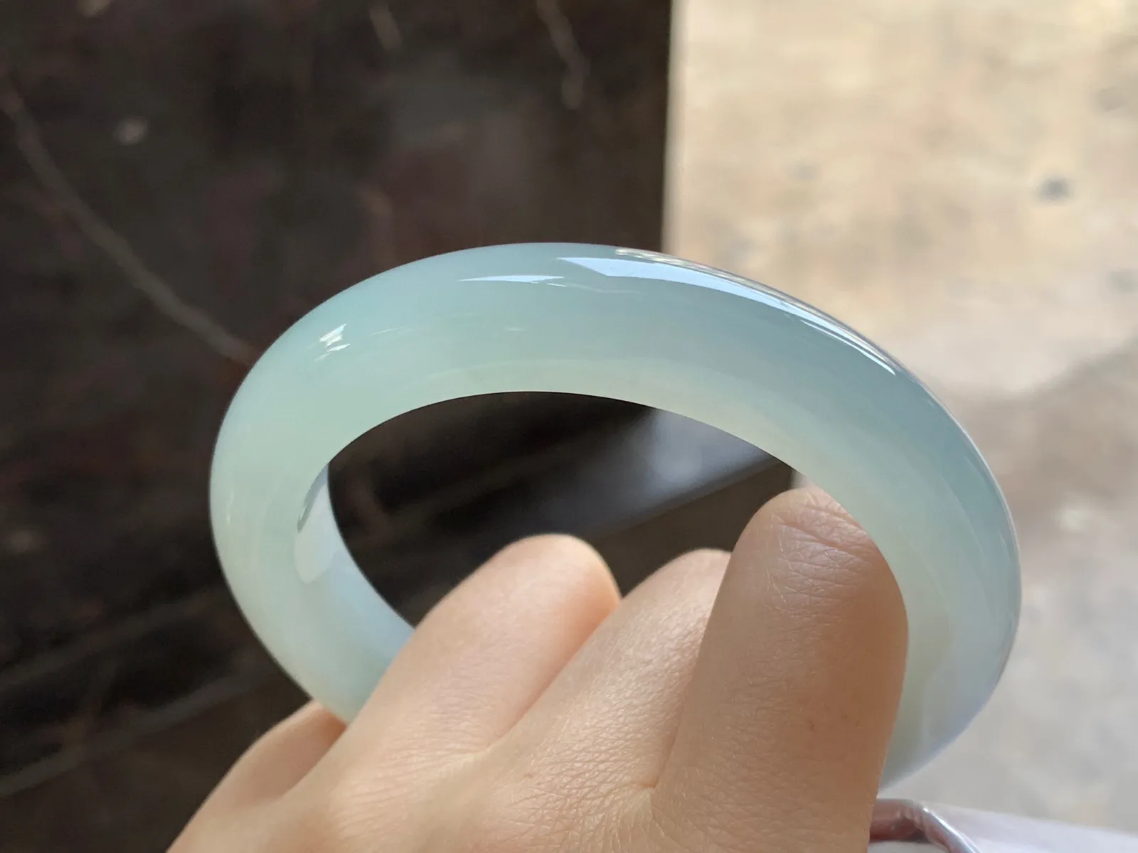 冰晴水手镯
尺寸：58.8-12-10mm
种水好 小清新