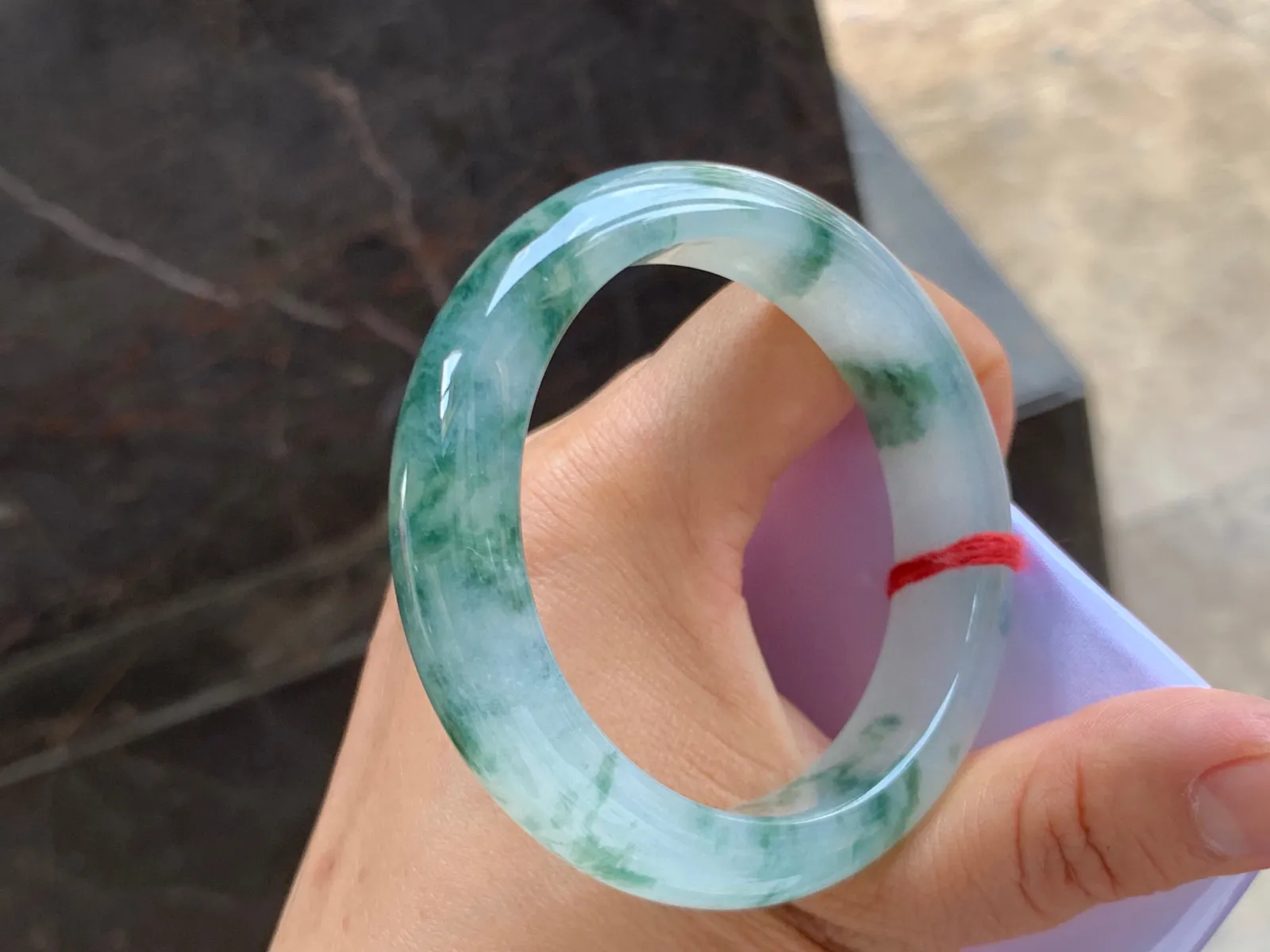 53-13-8.5mm
冰种飘花手镯 水润冰透 花色均匀灵动