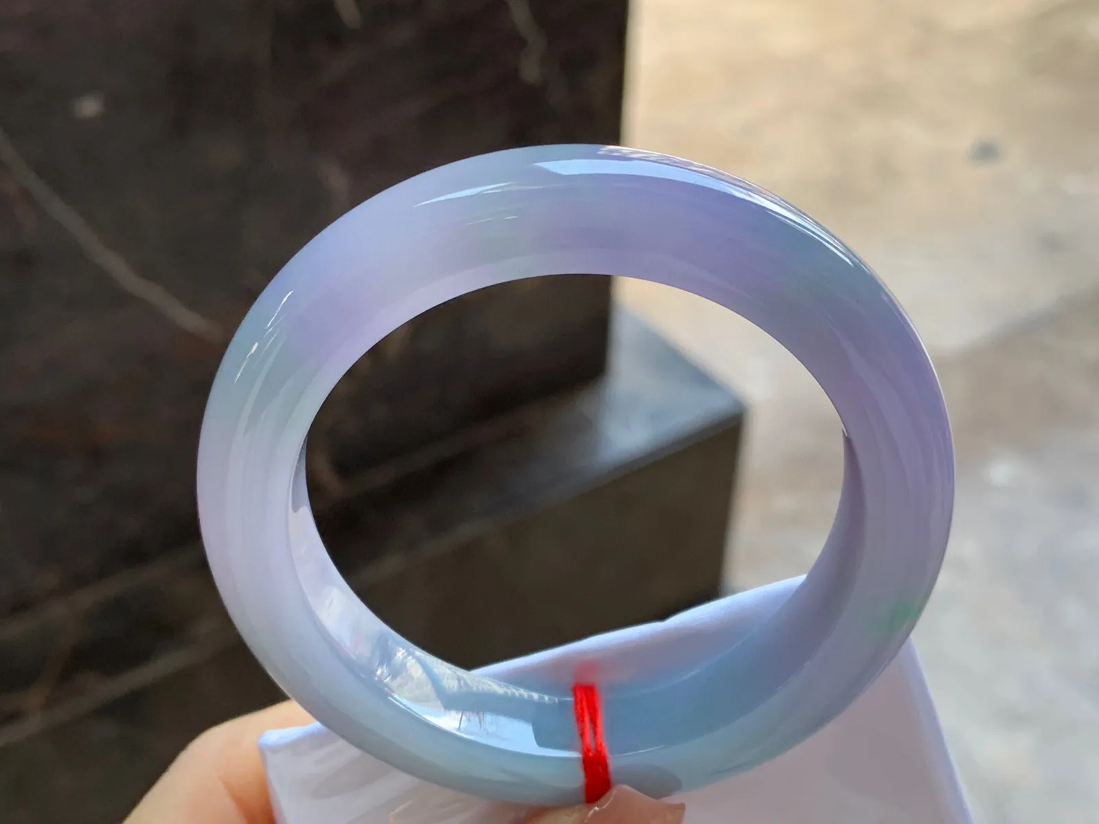 紫罗兰手镯
尺寸：55.7-11.7-9.9mm
底子细腻干净～颜色浓郁 上手漂亮