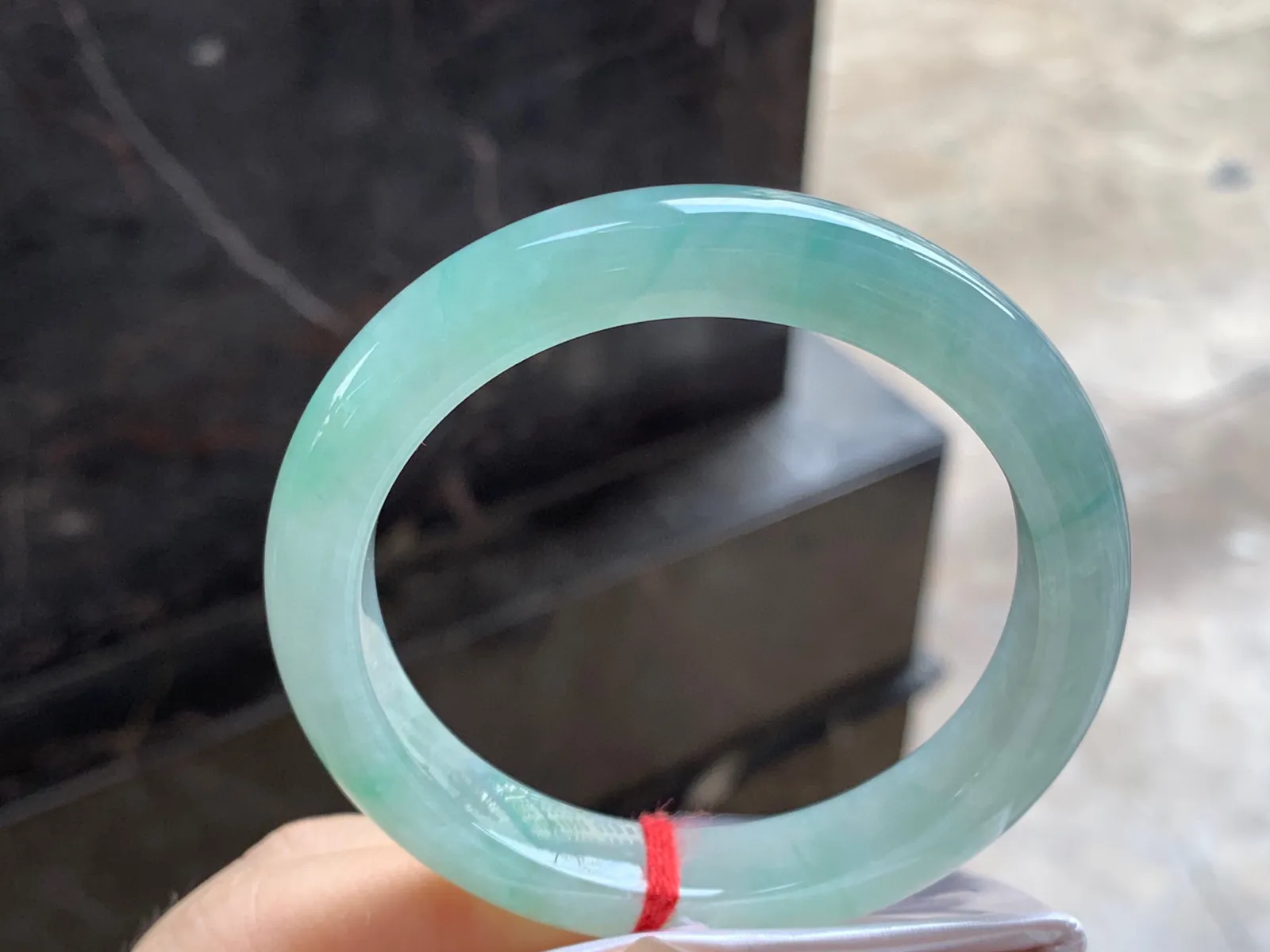 晴水手镯
尺寸：54.6-10.3-8.3mm
水润十足～微棉不影响