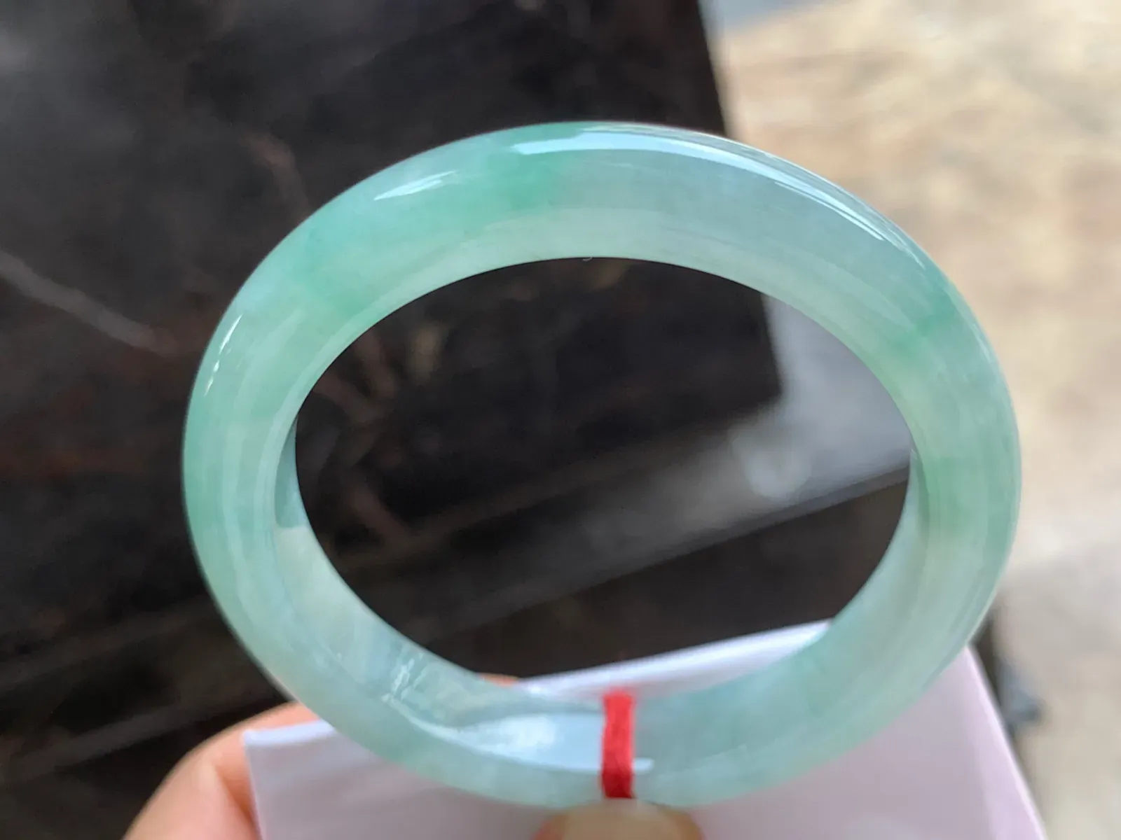 54.5-10.5-8mm
冰种飘绿手镯 水润清新