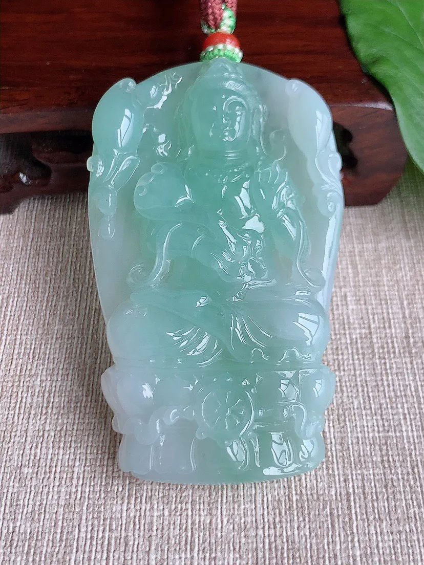 缅甸a货翡翠ddj老坑冰种晴绿观音吊坠 整体68.6×40.6×12.2mm 69.85