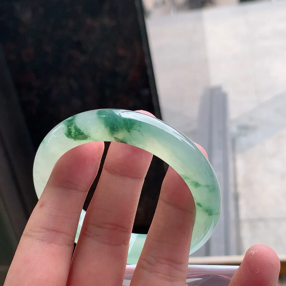 正圈高冰飘花 一丝色根 尺寸:55.9/13/8.4 花美 种水好️️