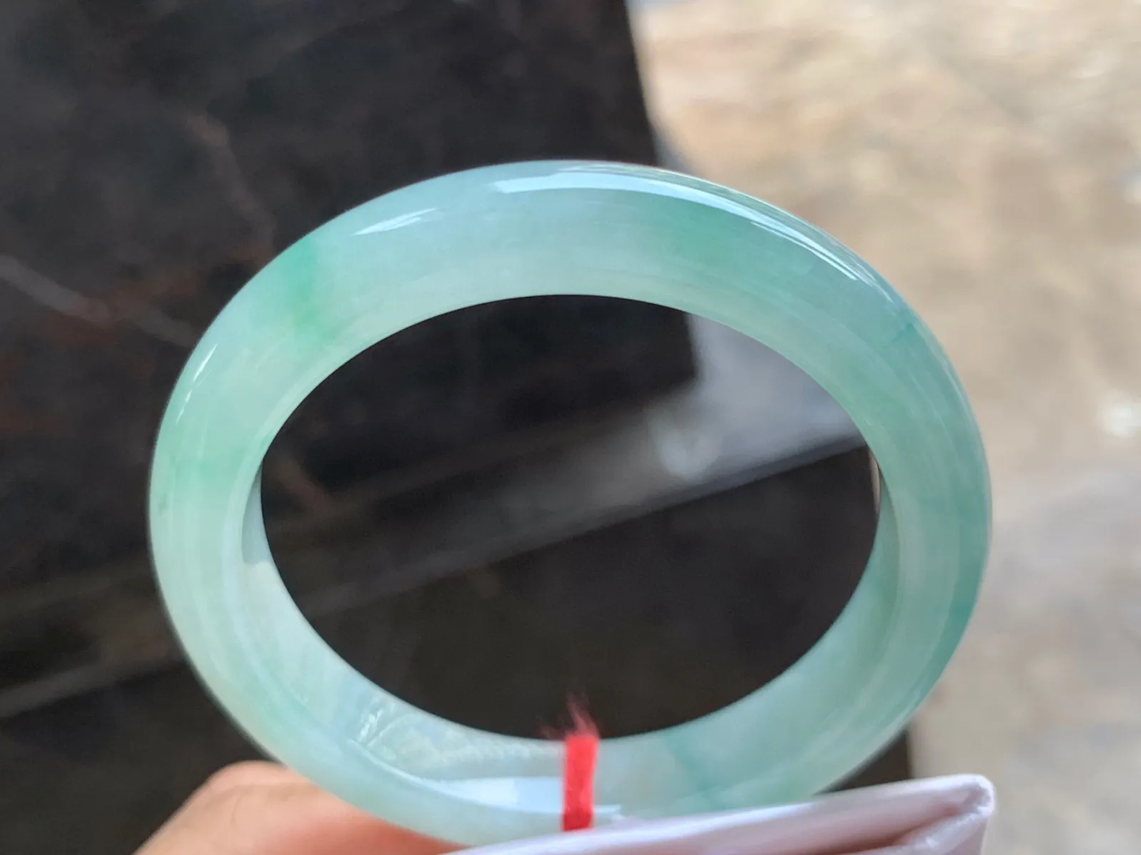 54.5-10.5-8mm
冰种飘绿手镯 水润清新