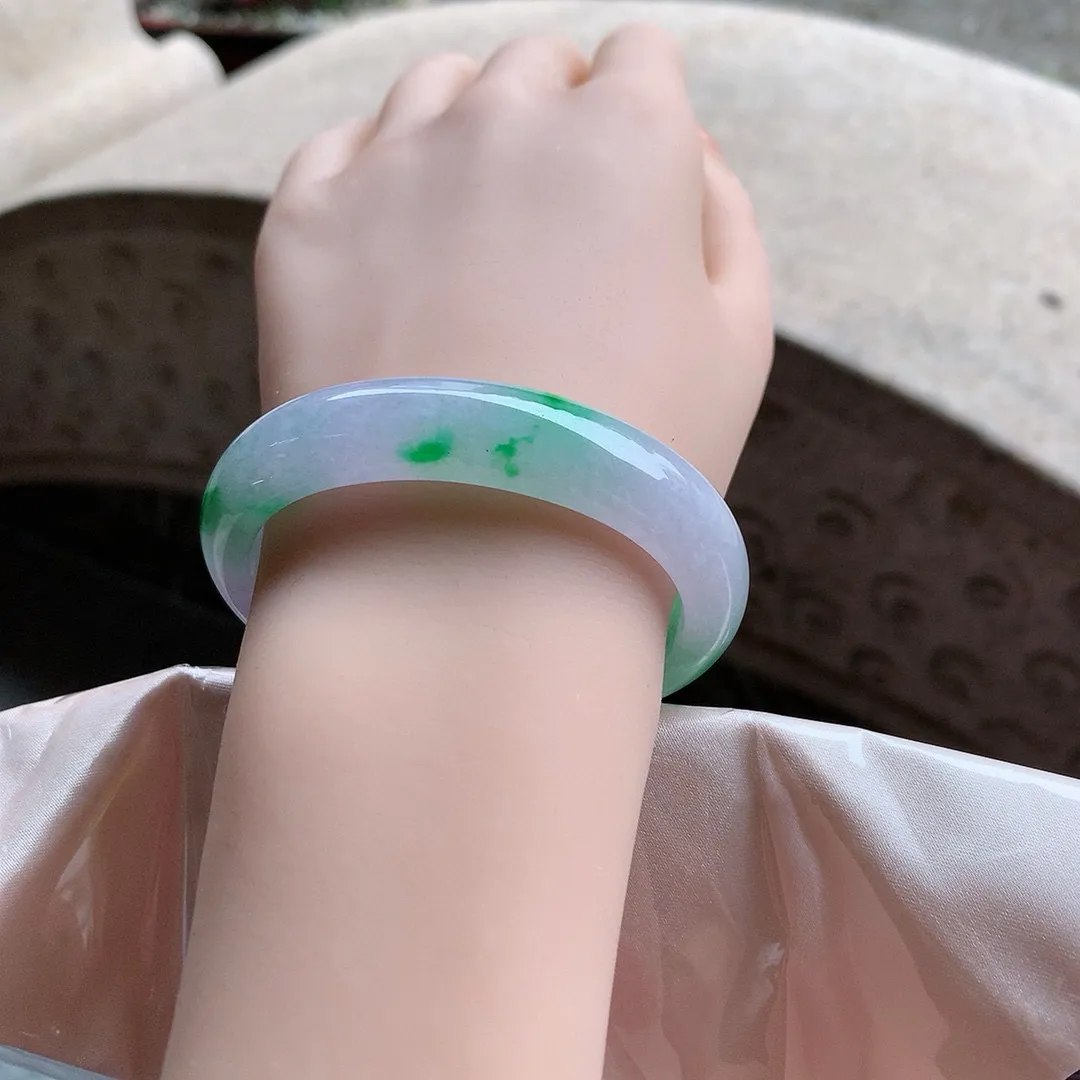 贵妃冰春彩 无瑕 尺寸:54.8/47.6/12.6/7.6 种色俱佳